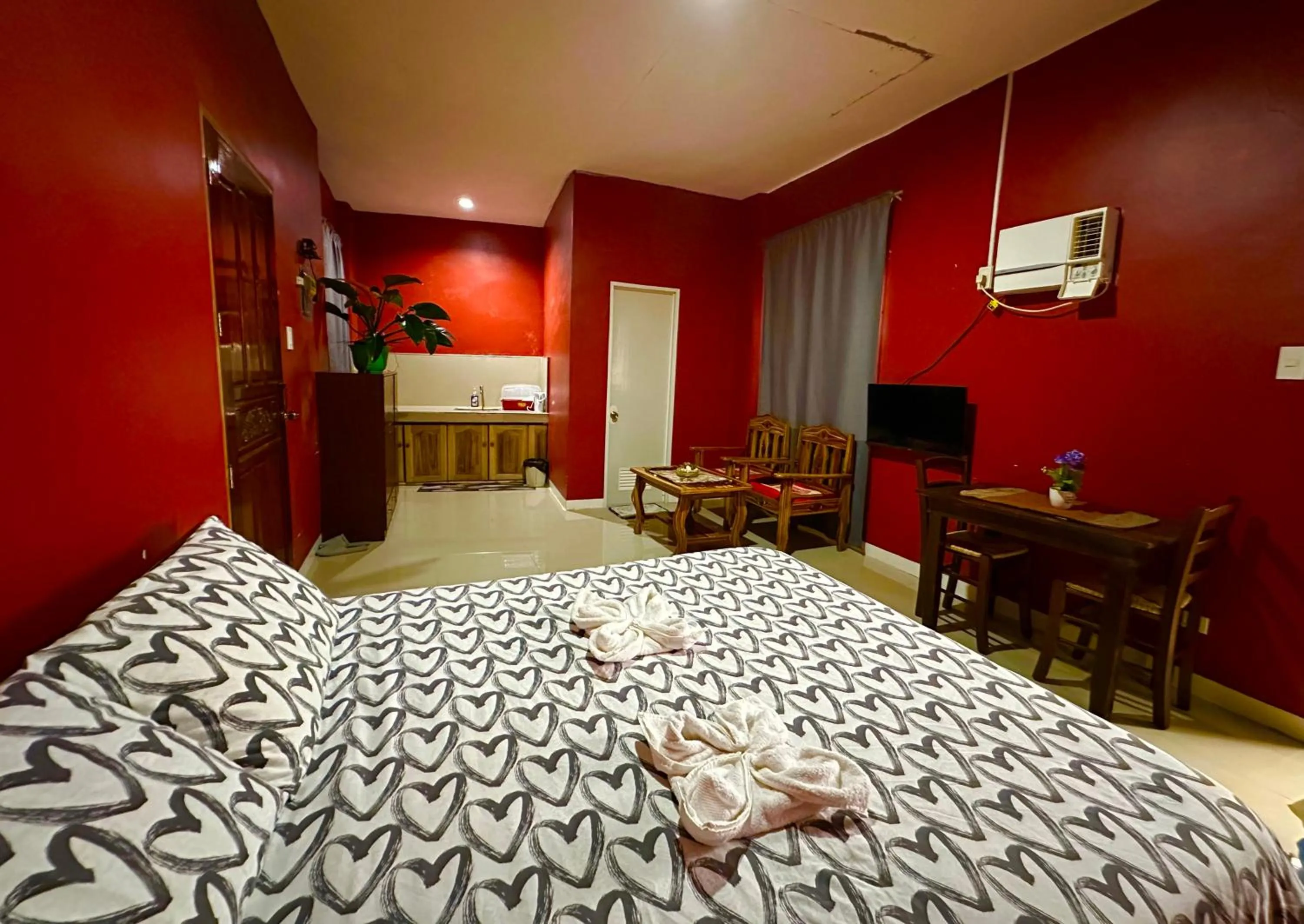 Bed in Rozay Travellers Inn