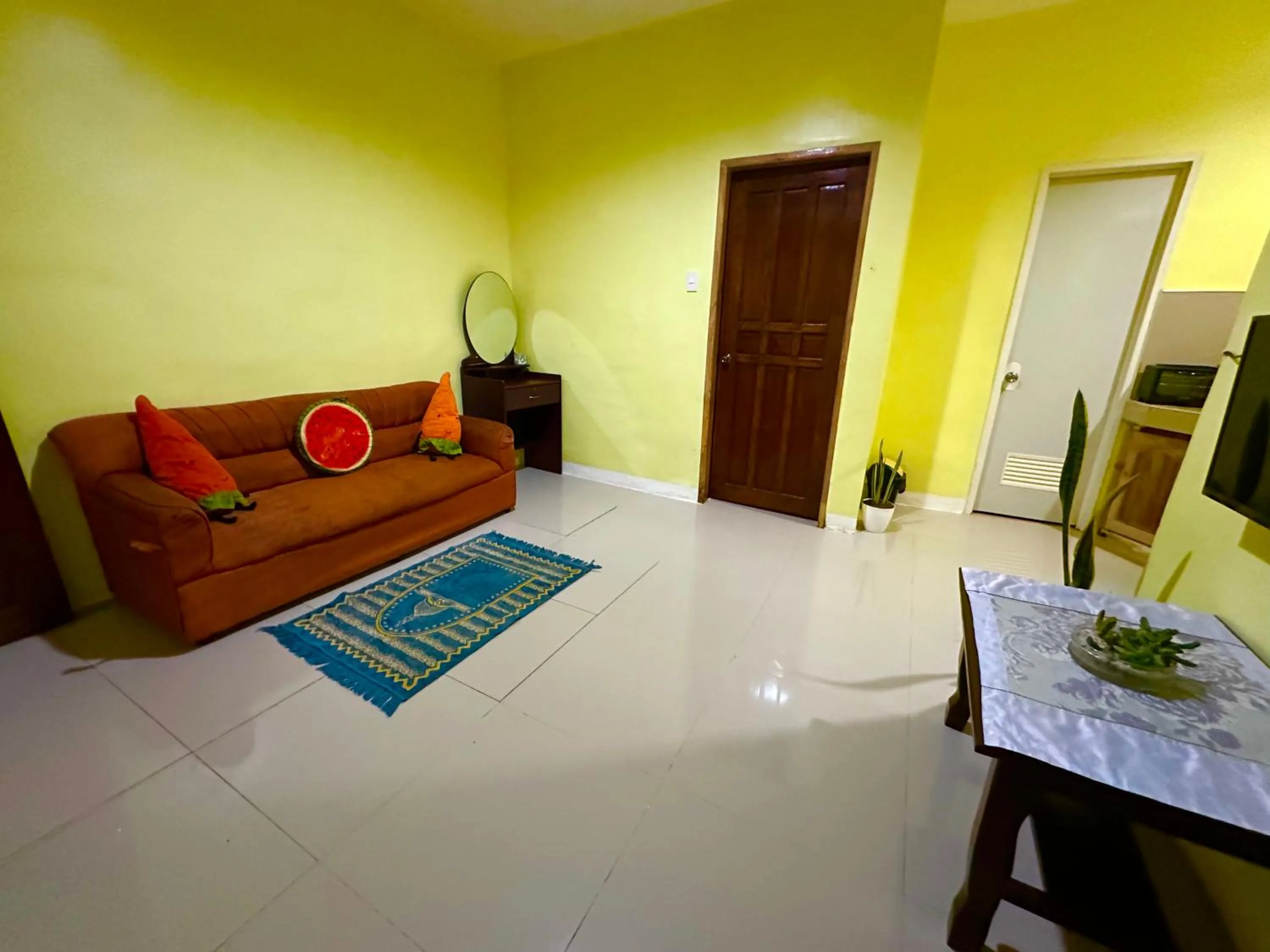 Bed in Rozay Travellers Inn