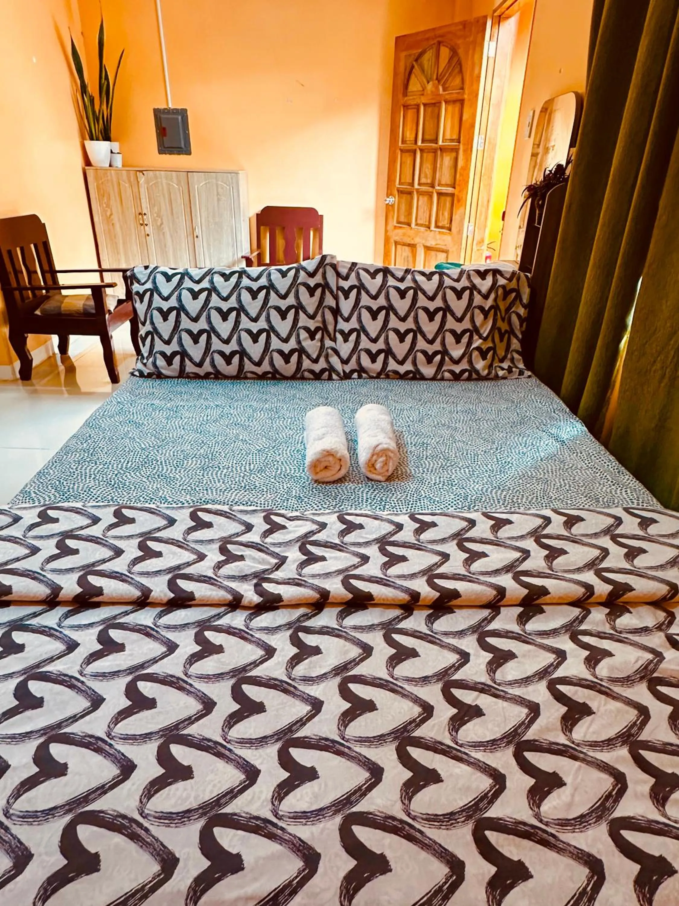 Bed in Rozay Travellers Inn