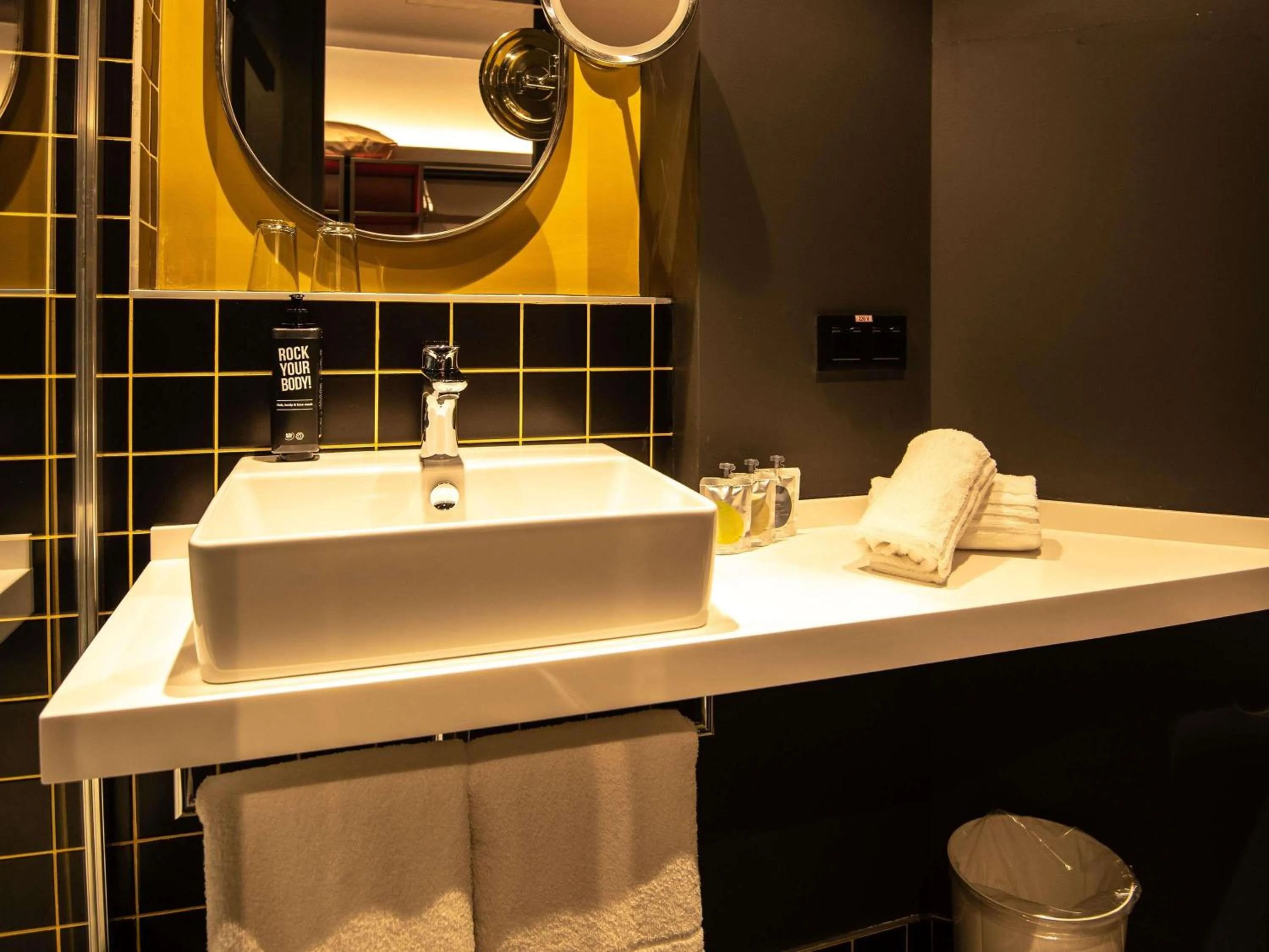 Bedroom in ibis Baku City