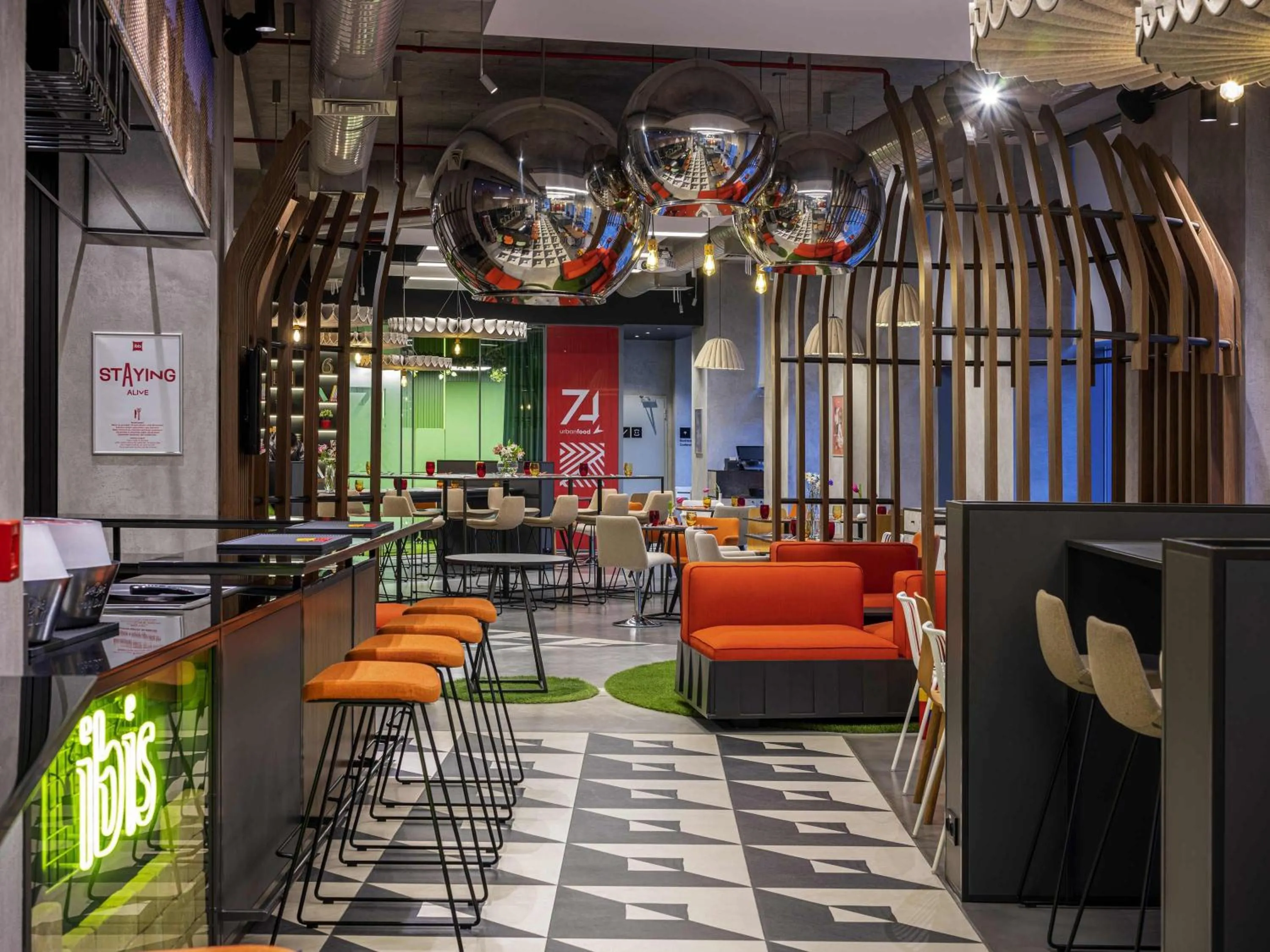 Lounge or bar in ibis Baku City