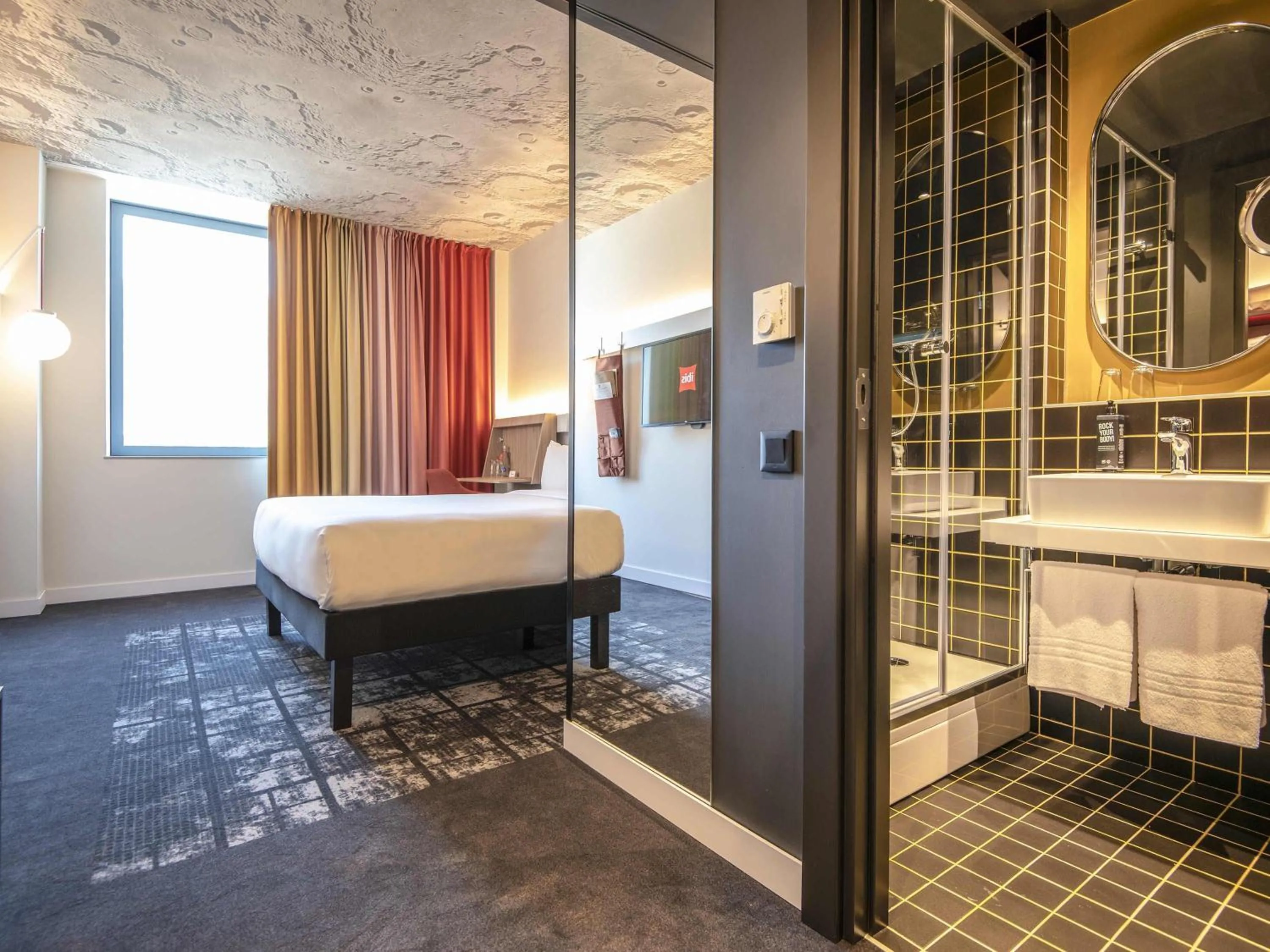 Bedroom in ibis Baku City