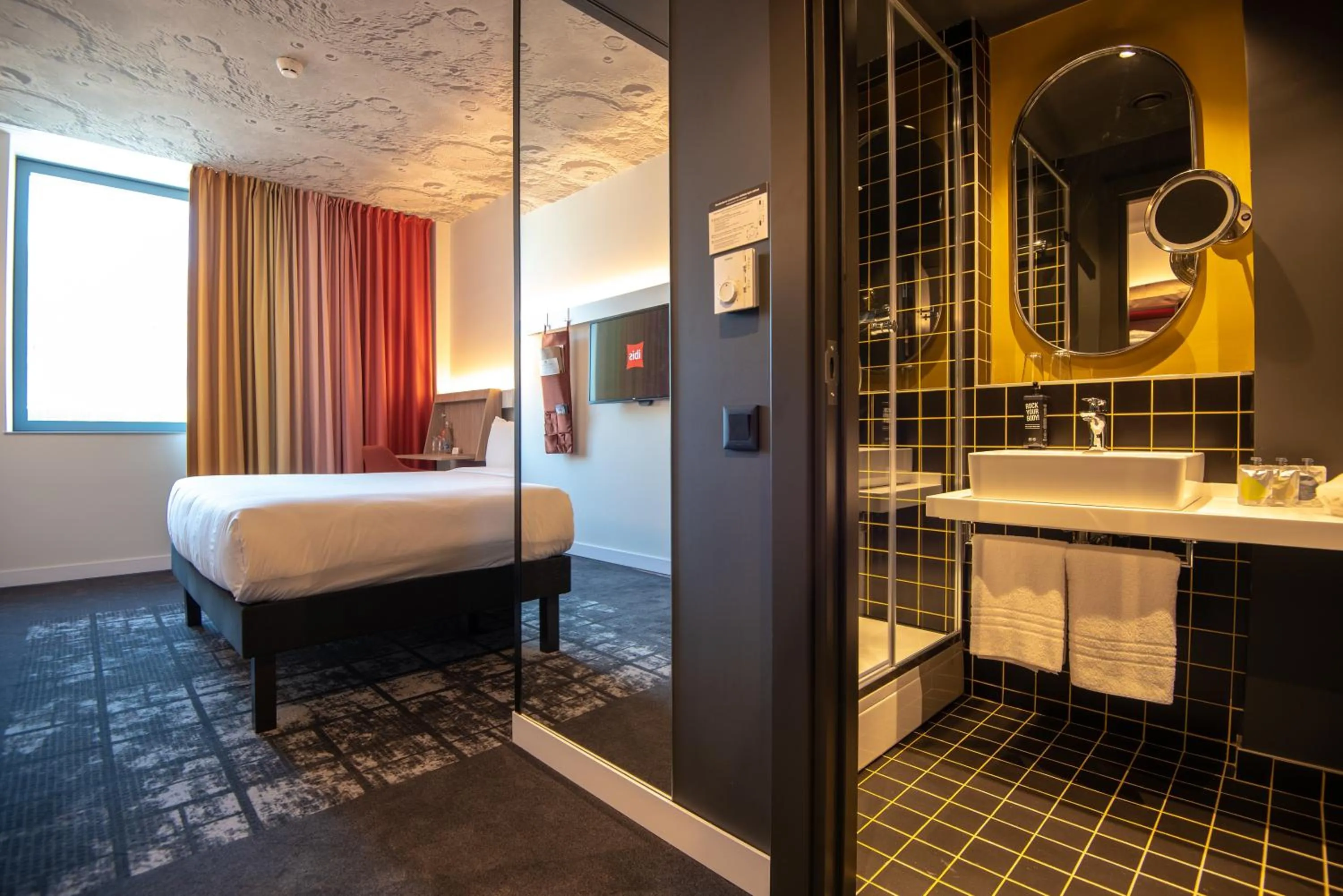 Bed in ibis Baku City