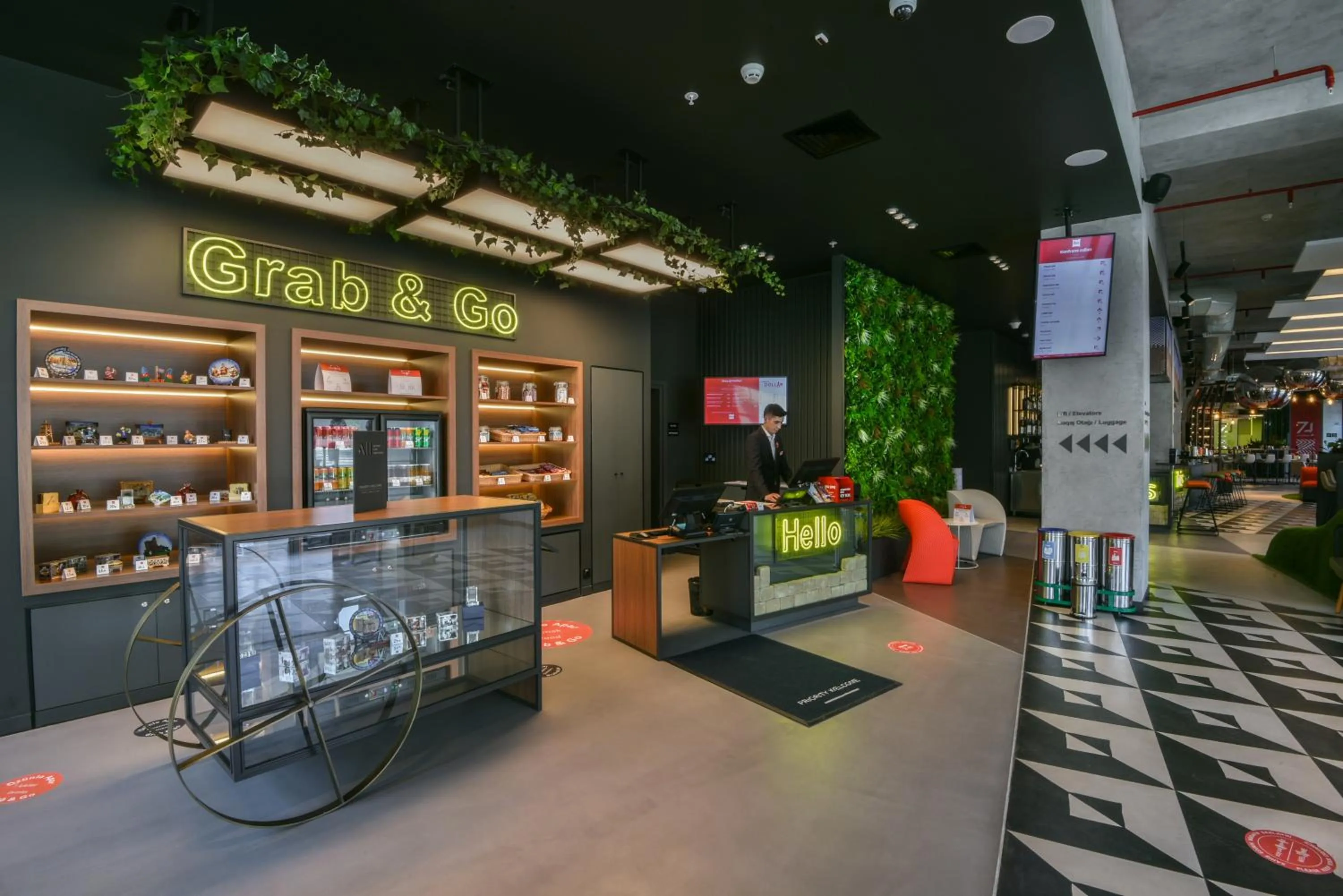 Lobby or reception in ibis Baku City