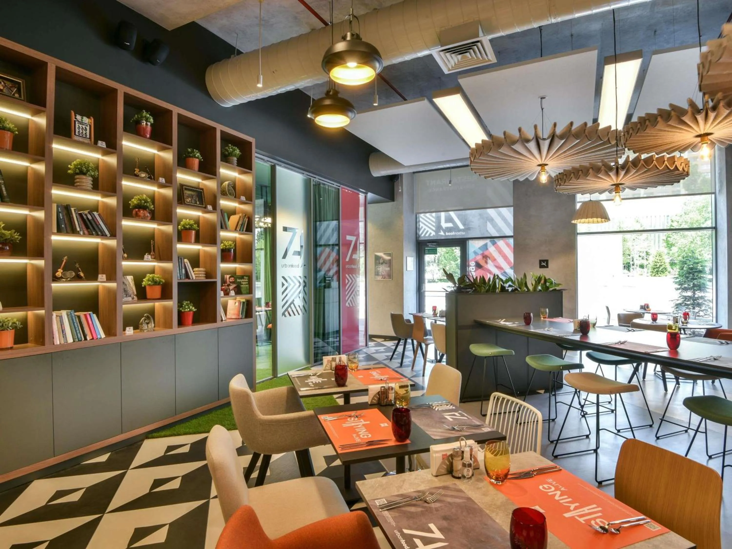 Restaurant/places to eat in ibis Baku City