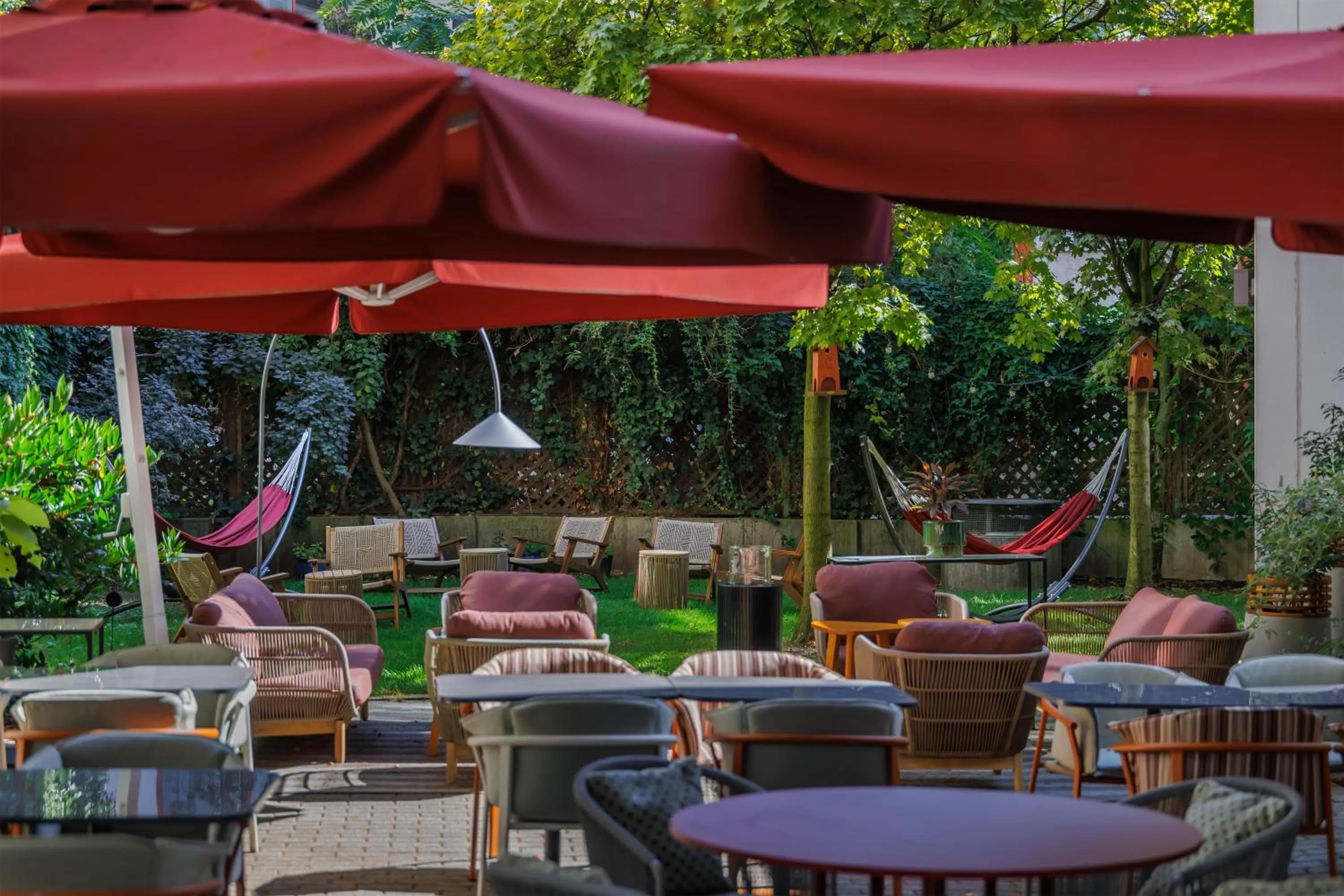 Lounge or bar in Radisson RED Berlin Kudamm