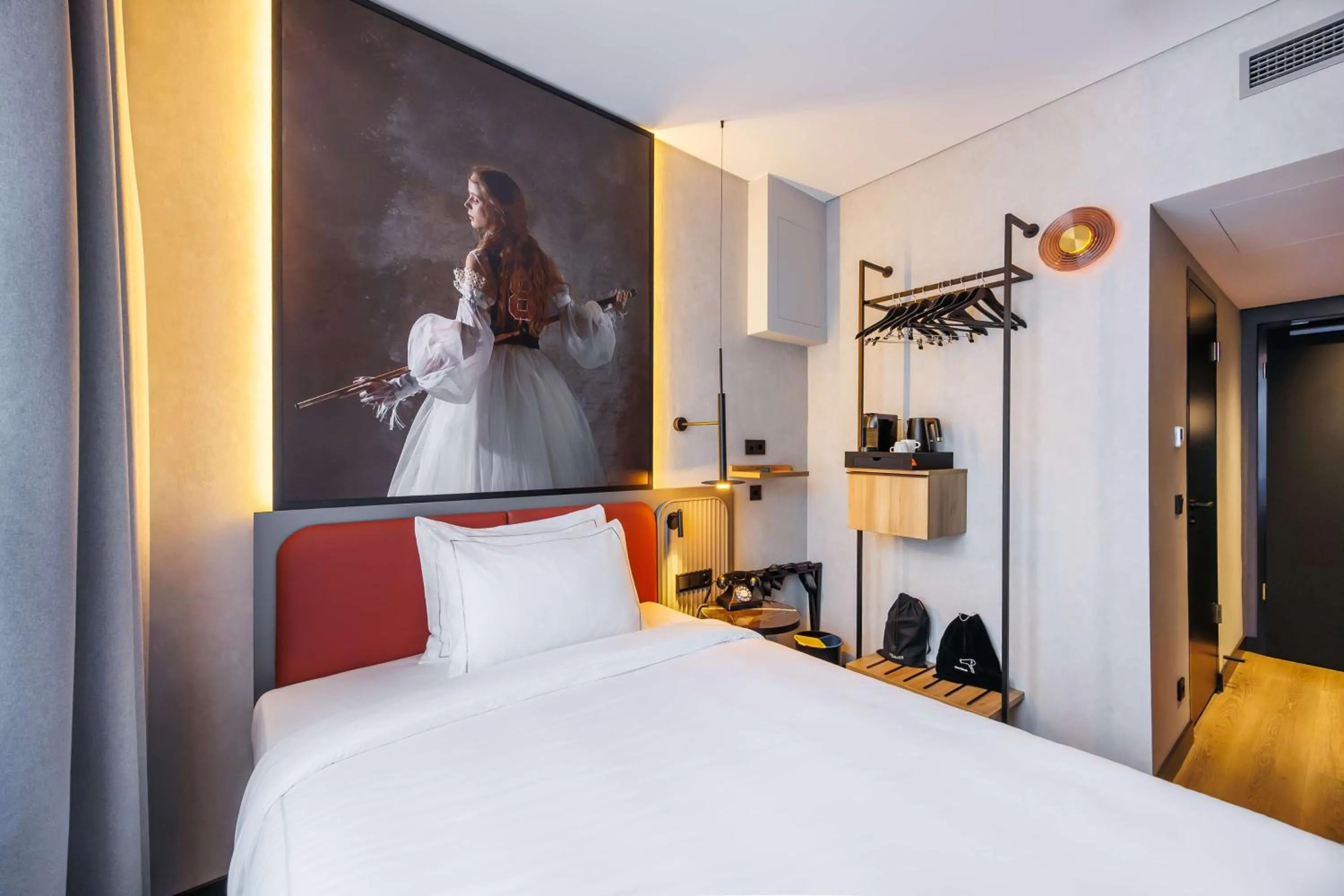 Bedroom, Bed in Radisson RED Berlin Kudamm