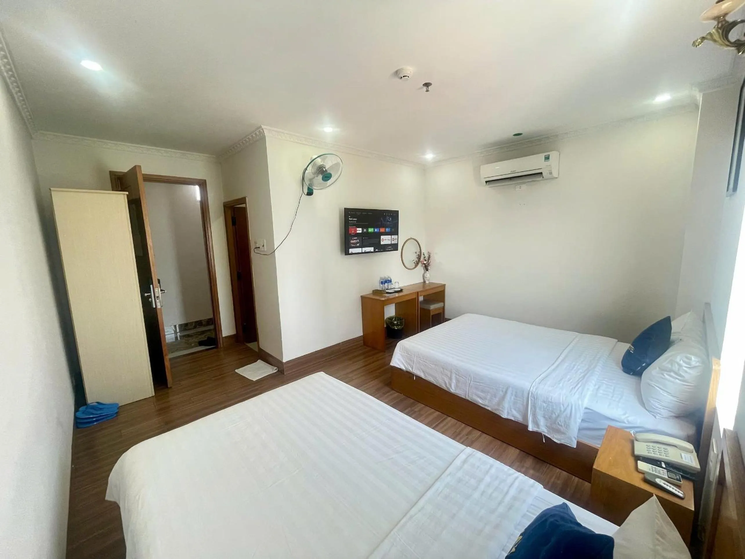 Living room, Bed in HaTa Hotel