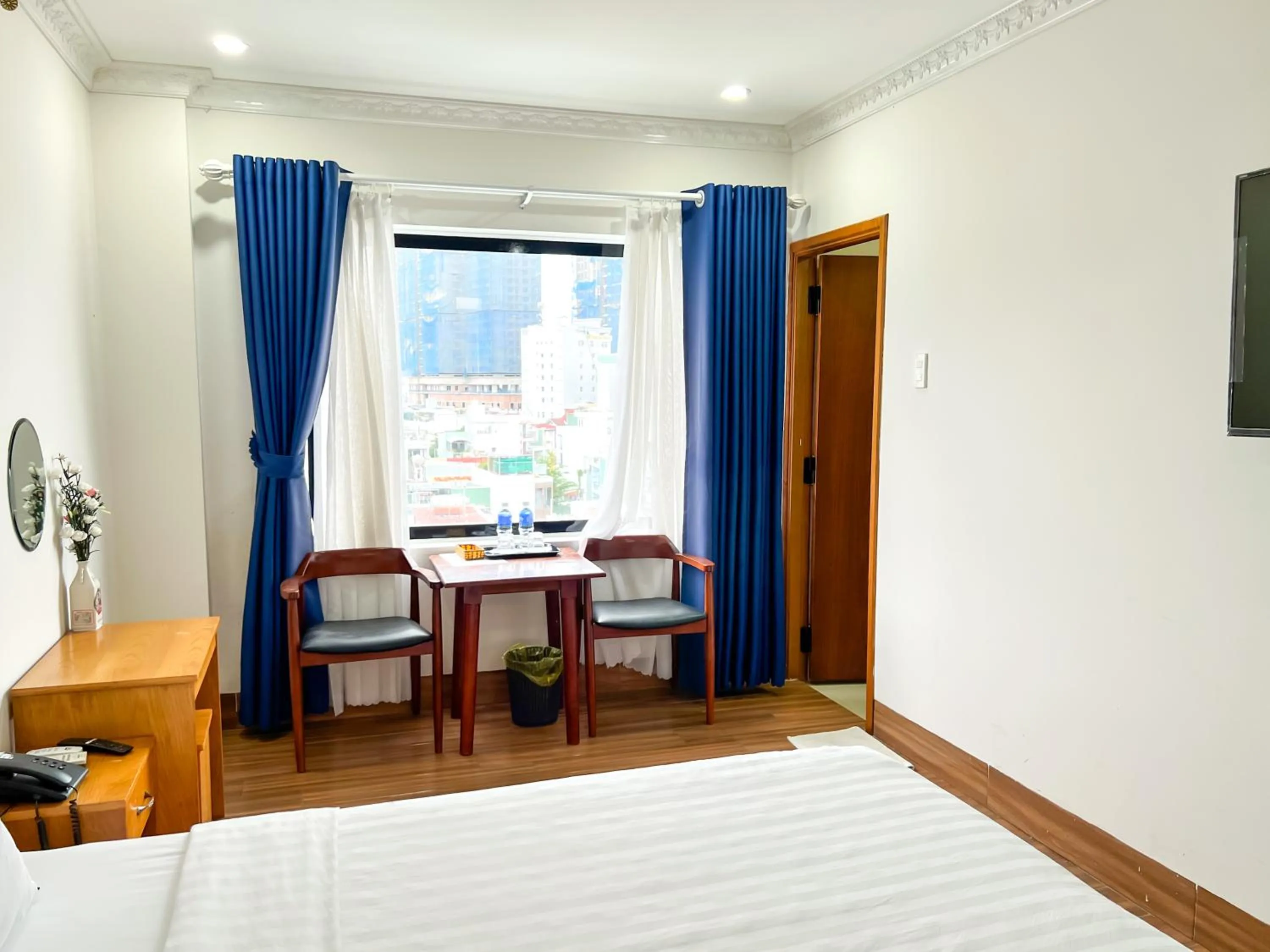 Seating area, Bed in HaTa Hotel