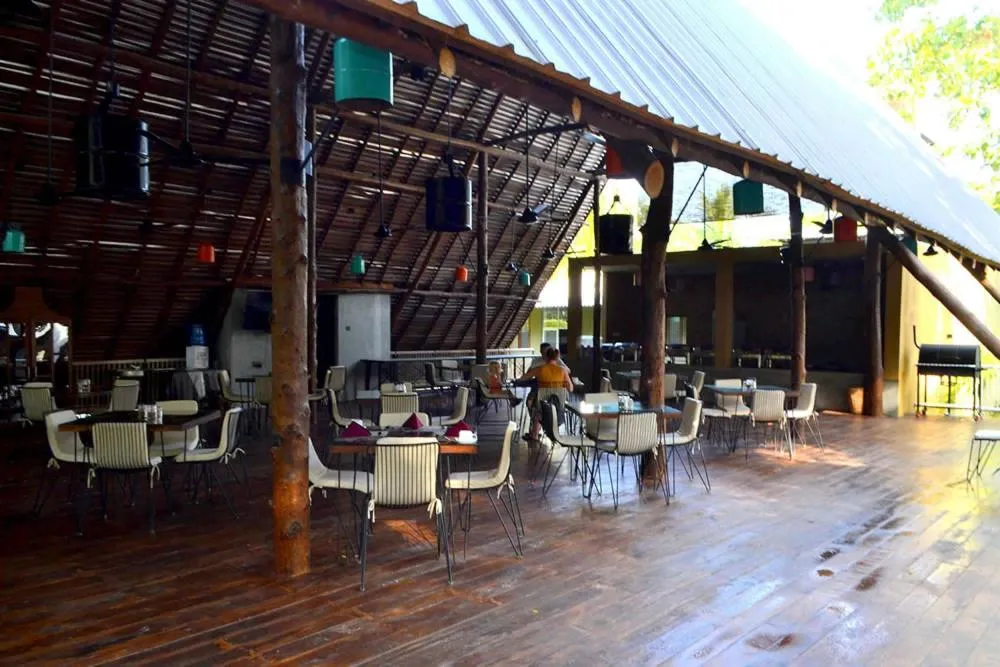 Restaurant/places to eat in Kottawatta River Bank Resort