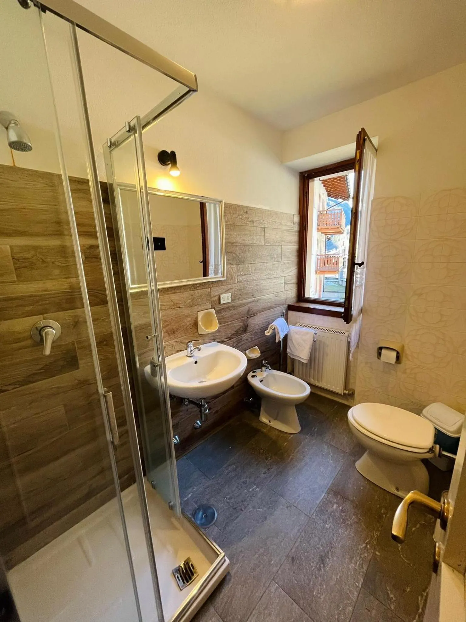 Shower in San Luigi - Rooms & Apartments