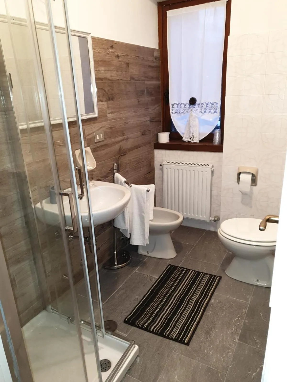 Bathroom in San Luigi - Rooms & Apartments
