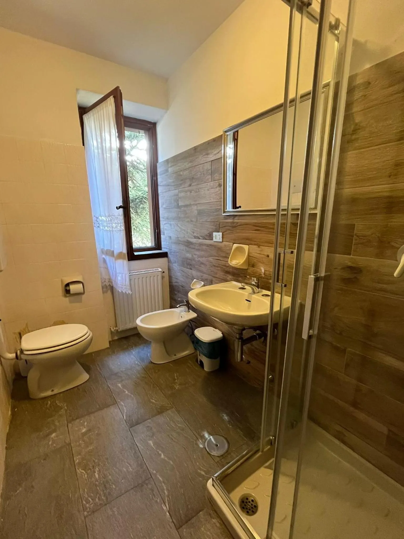 Shower in San Luigi - Rooms & Apartments