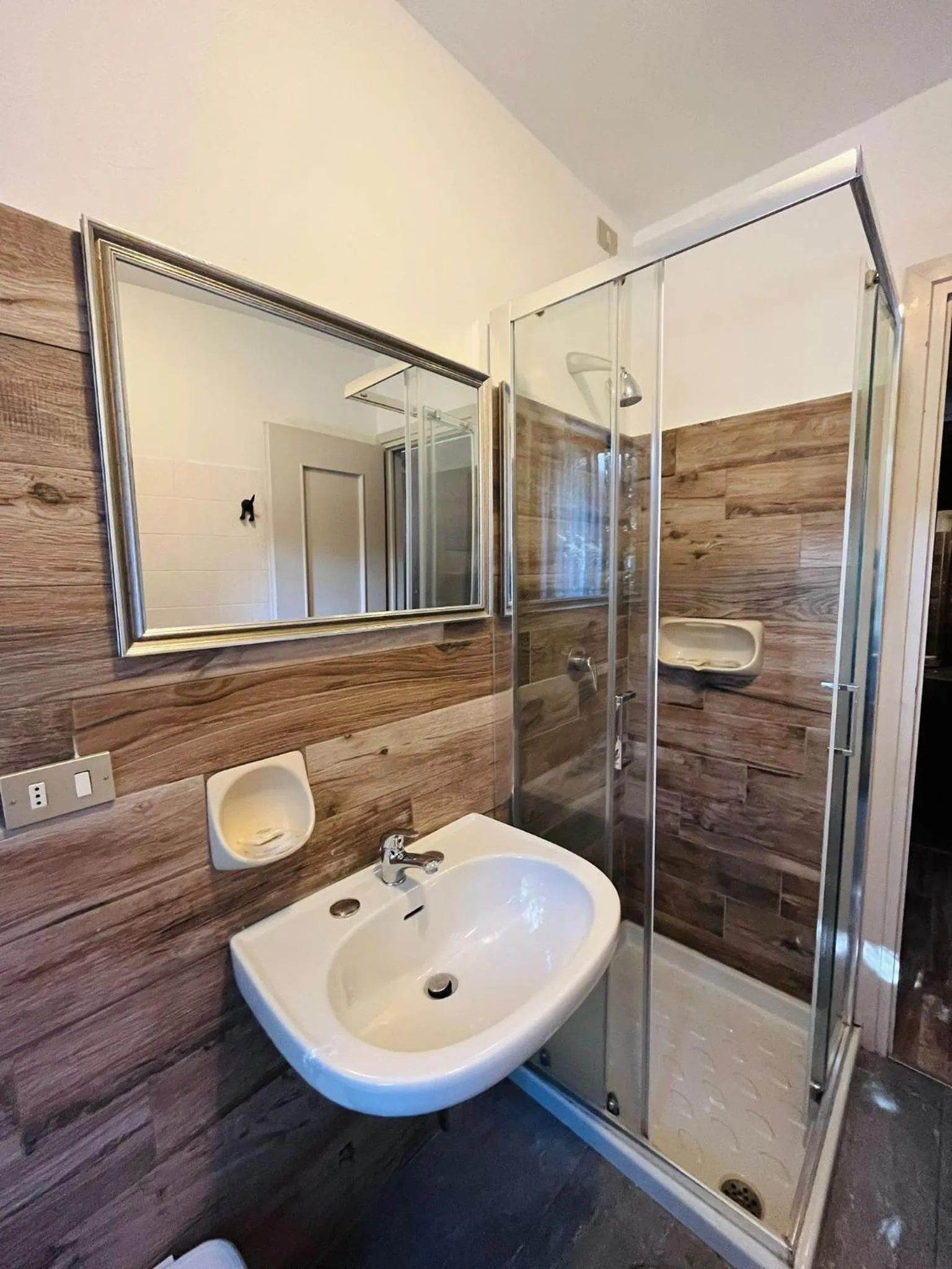 Shower in San Luigi - Rooms & Apartments