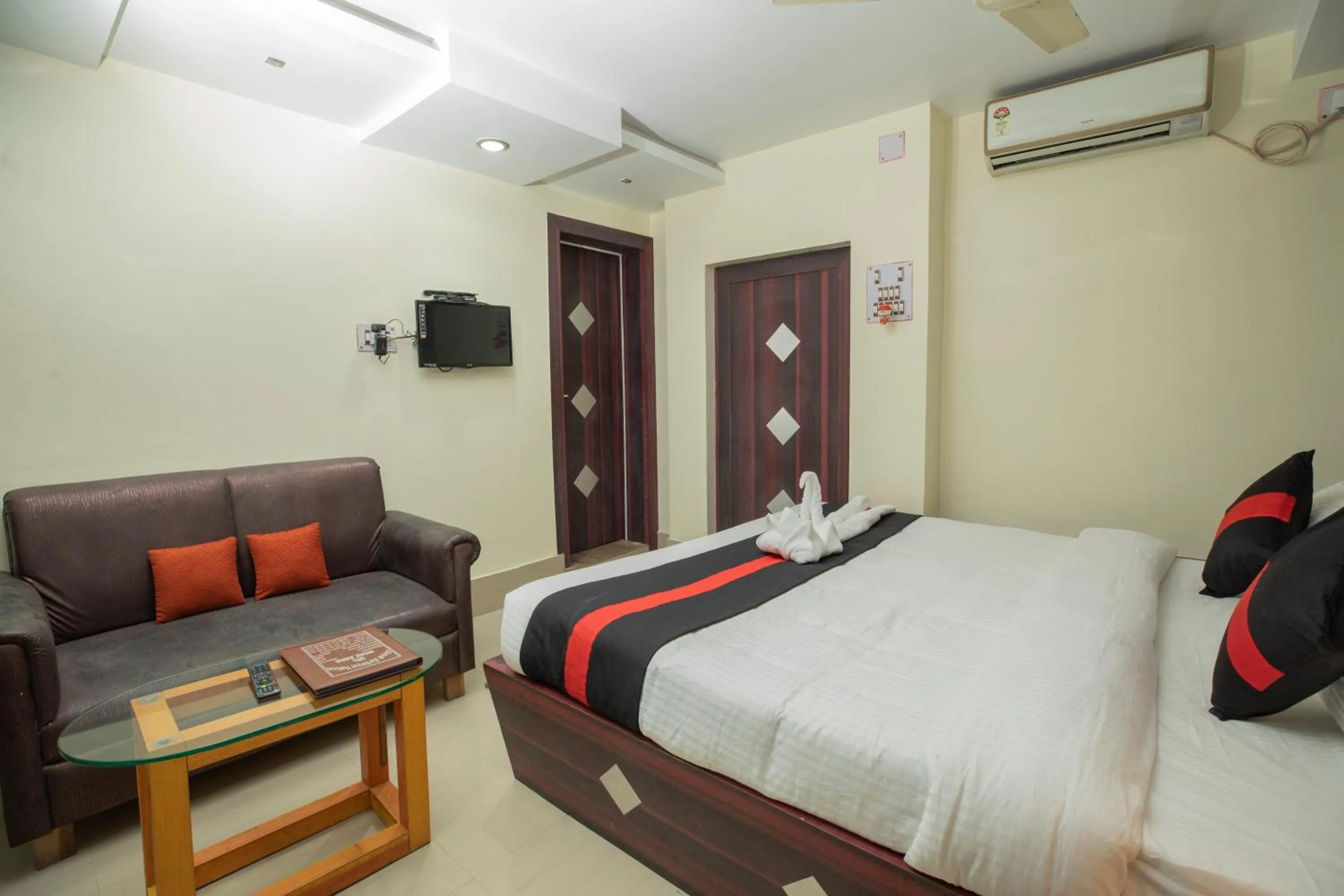 Bed in Snehamaya Spa & Resort