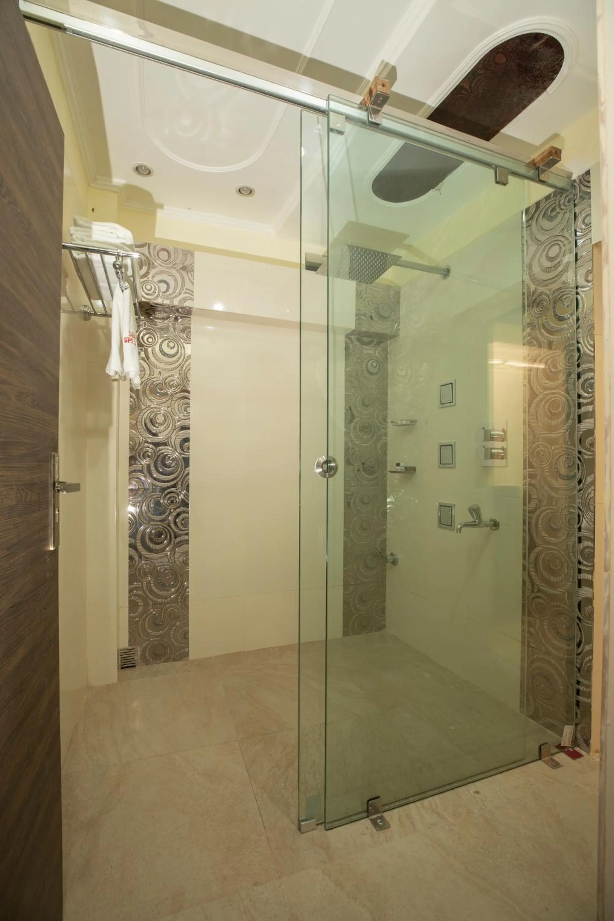 Shower in Snehamaya Spa & Resort
