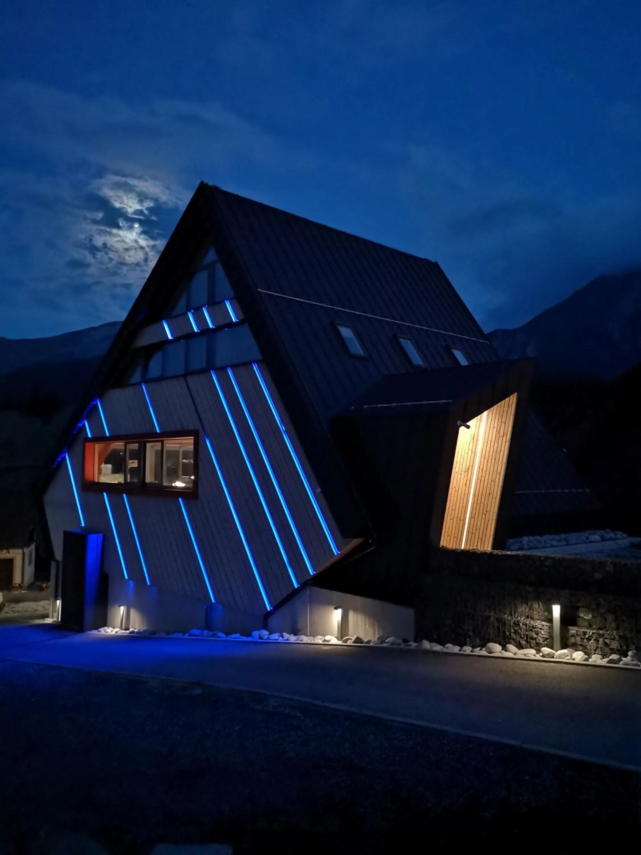 Property building in STONEGALLERY