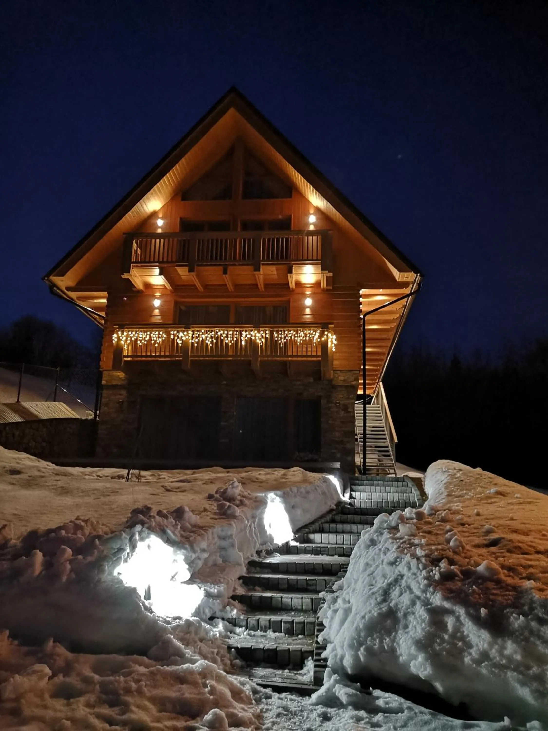 Property building in STONEGALLERY