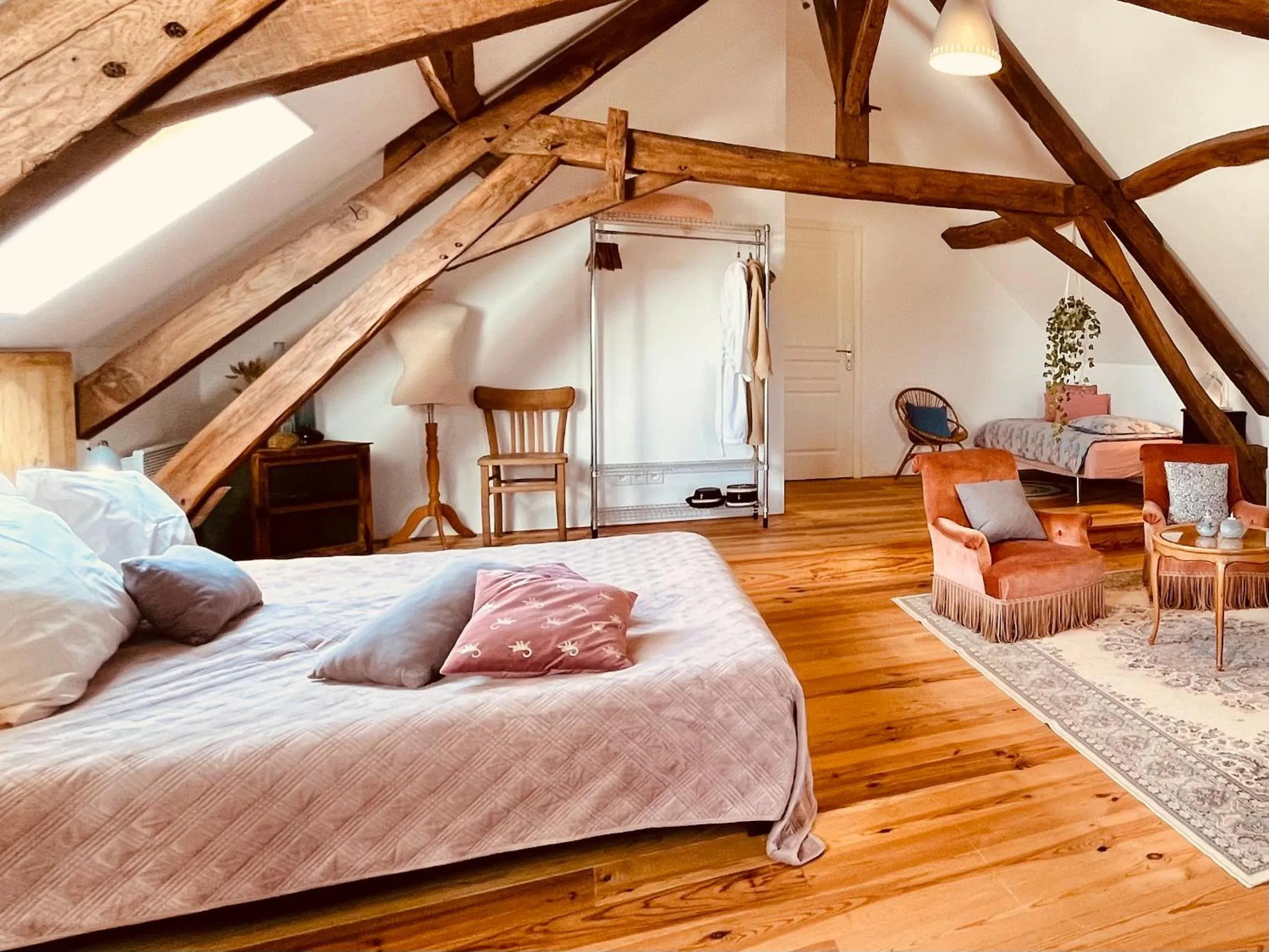 Seating area, Bed in chambres d'hôtes Domaine les Grands Pérons