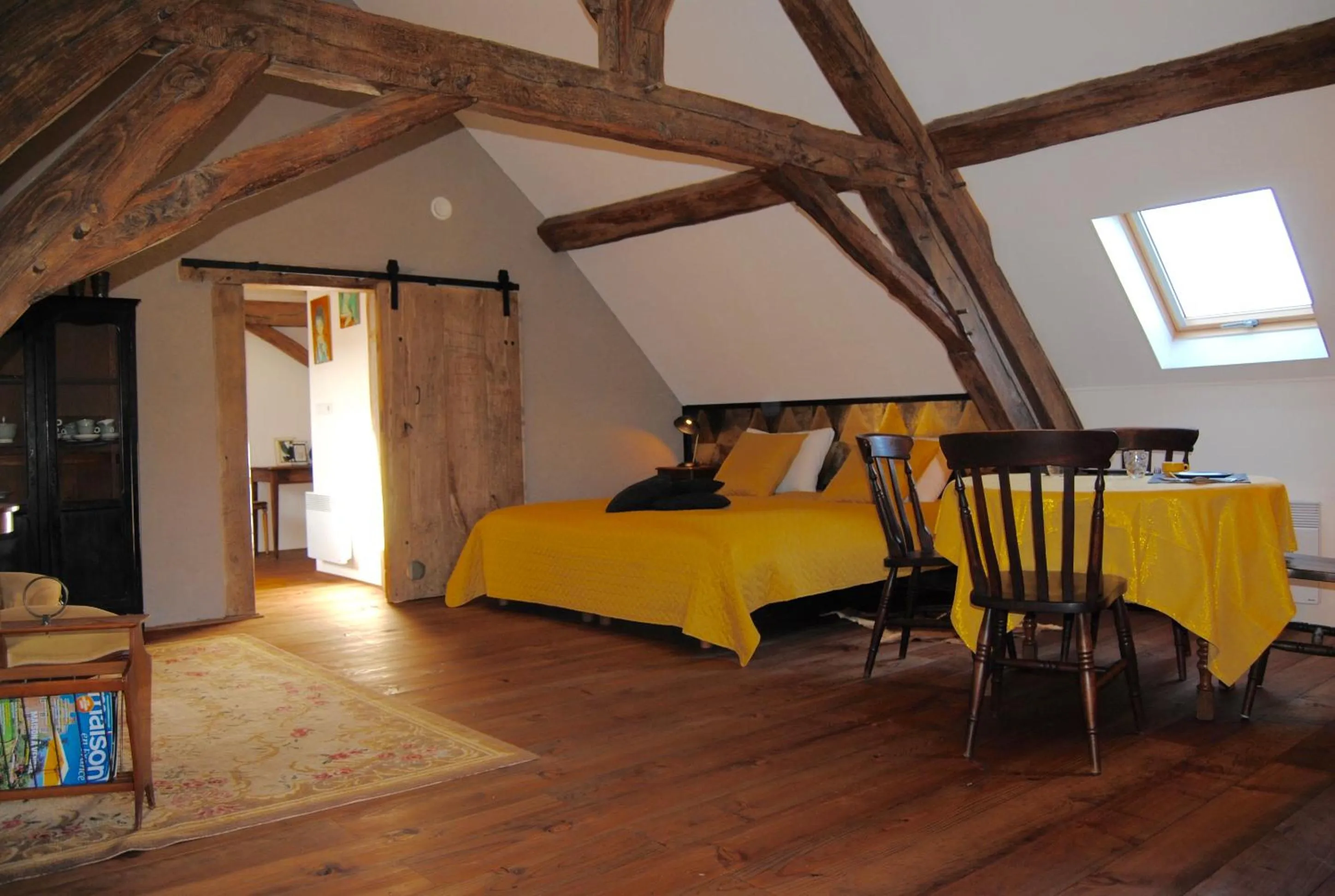 Photo of the whole room, Bed in chambres d'hôtes Domaine les Grands Pérons