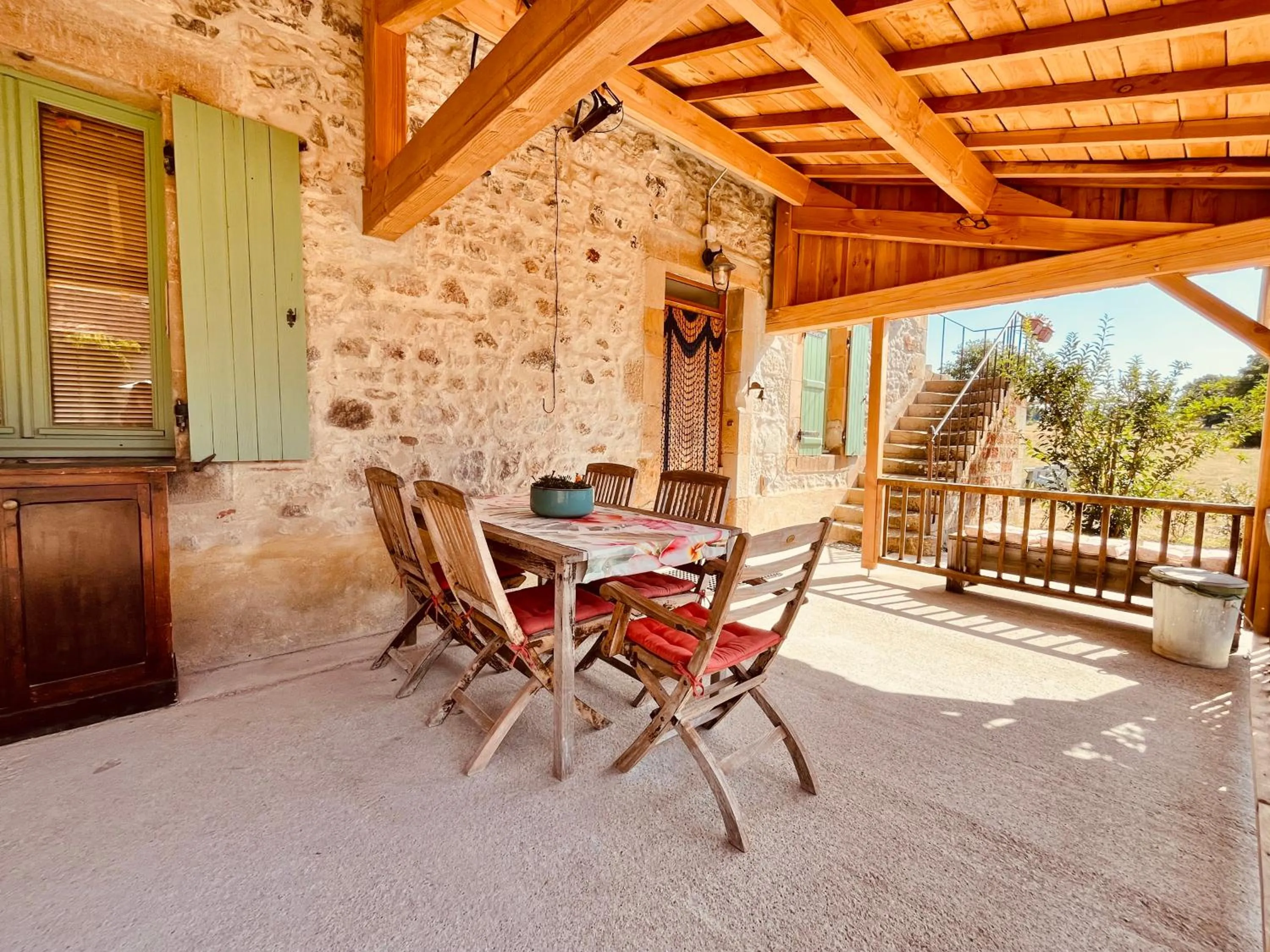Dining area in chambres d'hôtes Domaine les Grands Pérons