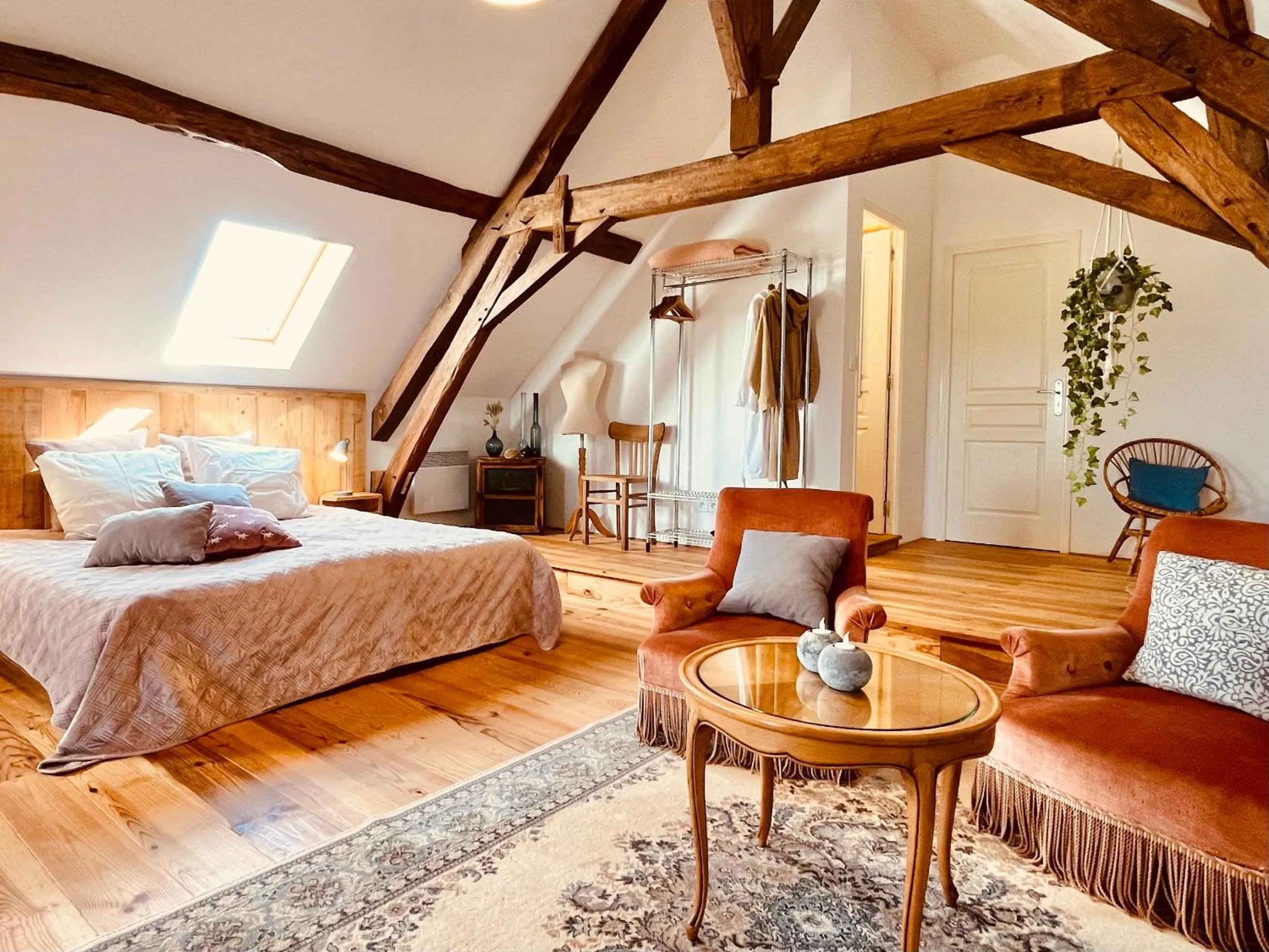 Seating area, Bed in chambres d'hôtes Domaine les Grands Pérons