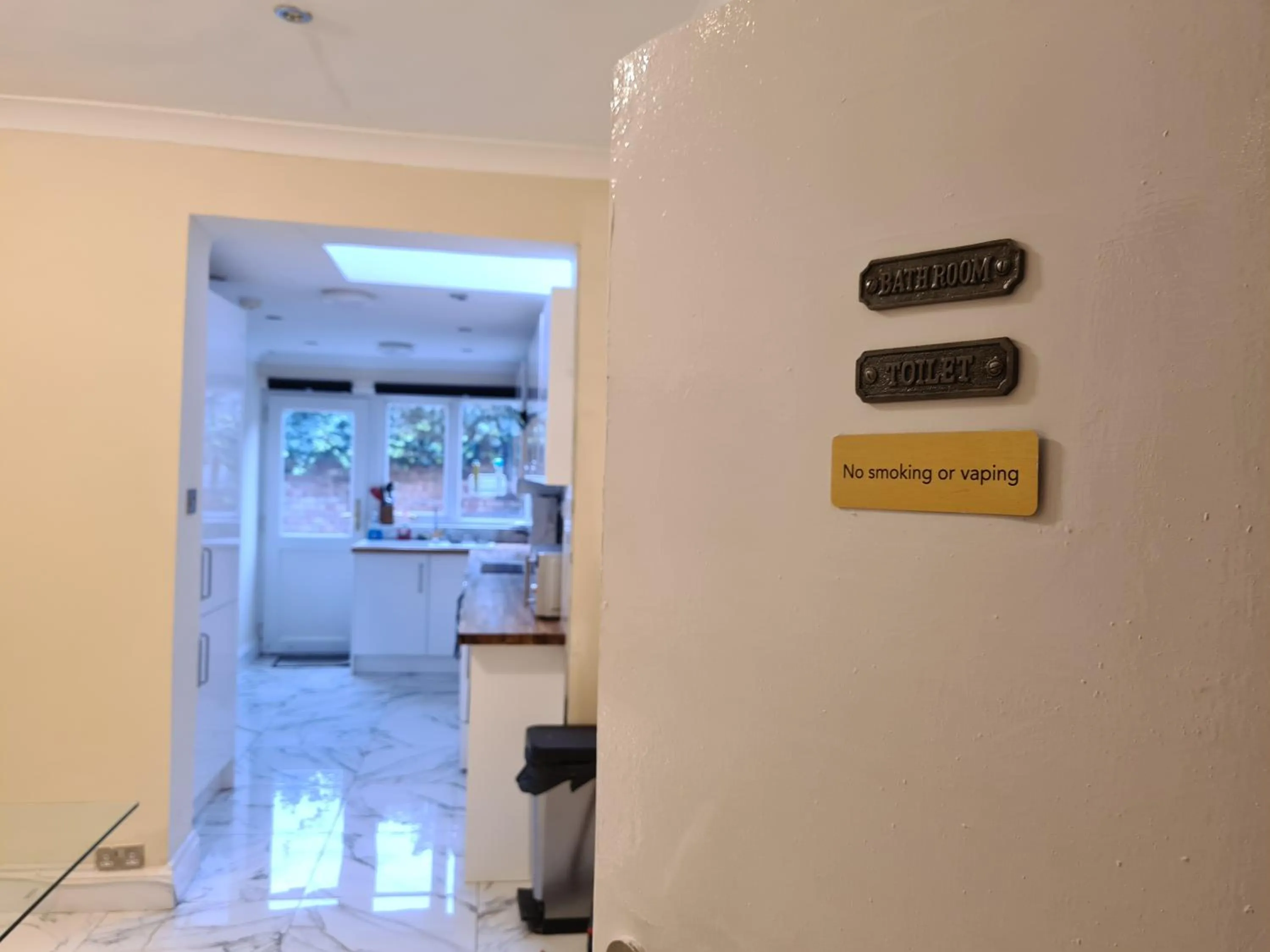 Communal lounge/ TV room in Umbrella Properties London Excel