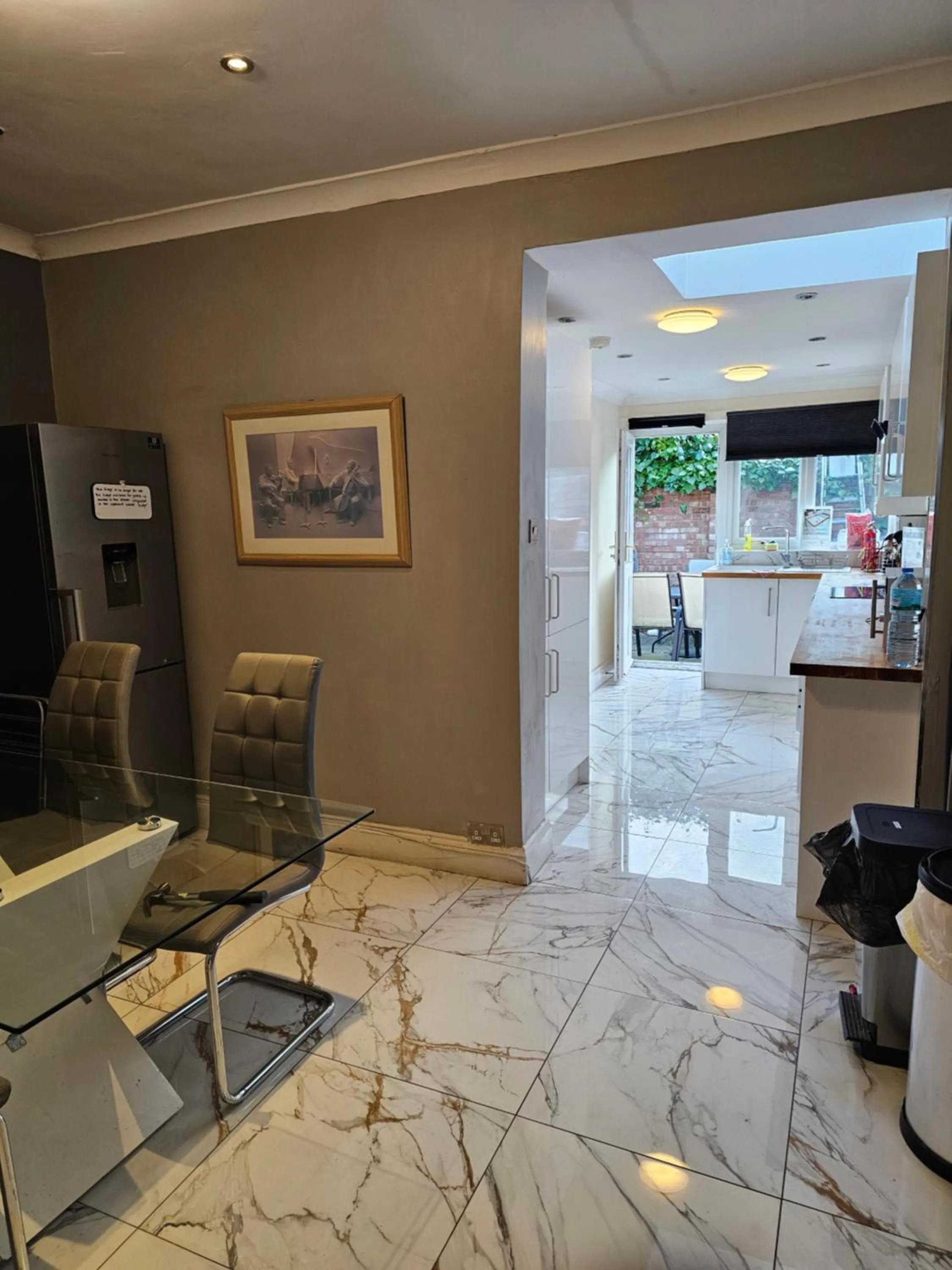 Communal lounge/ TV room in Umbrella Properties London Excel