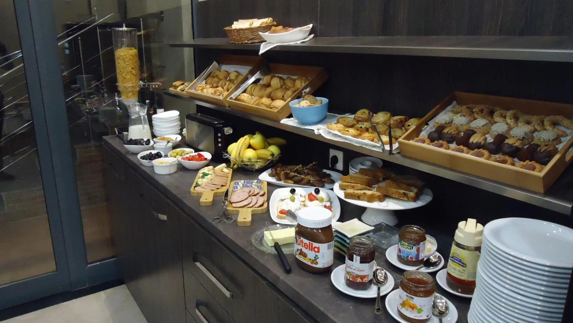 Restaurant/places to eat in Hotel Bournissa