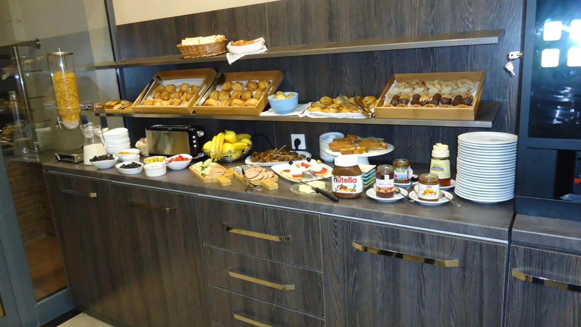 Restaurant/places to eat in Hotel Bournissa