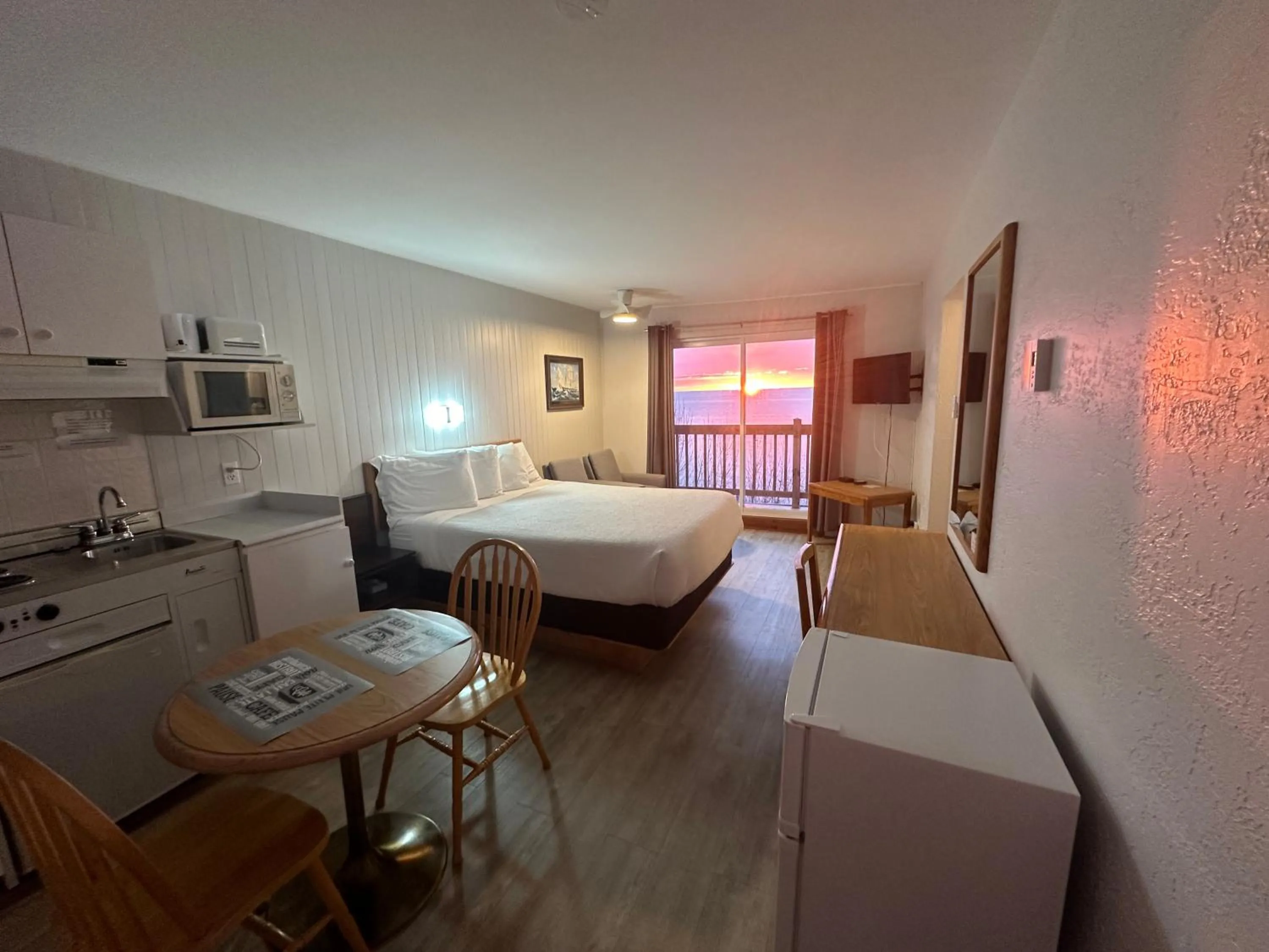 Bed in Motel Carleton Sur Mer