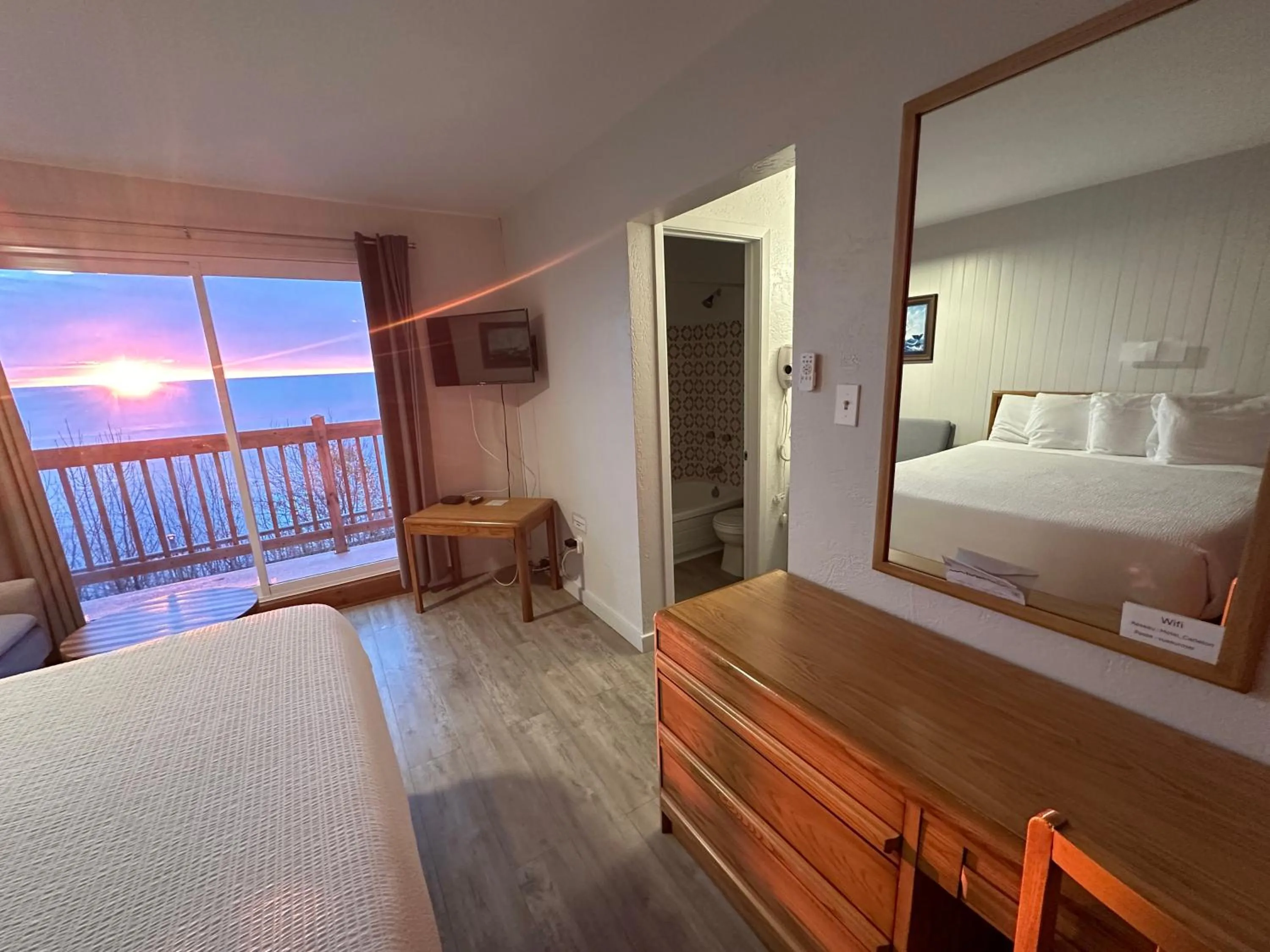 Bed in Motel Carleton Sur Mer