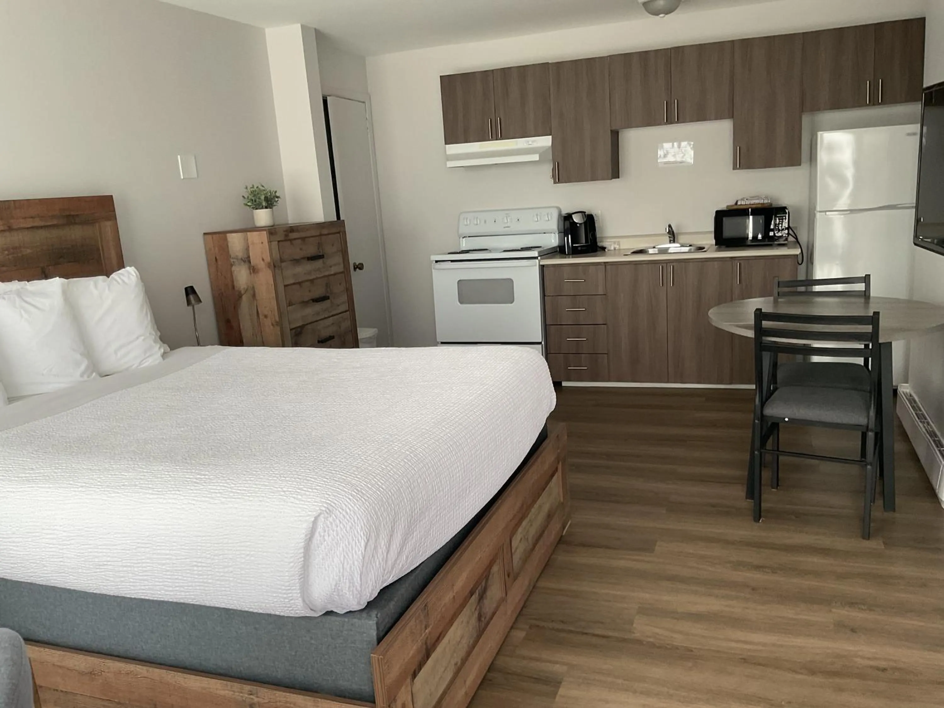 Bed in Motel Carleton Sur Mer