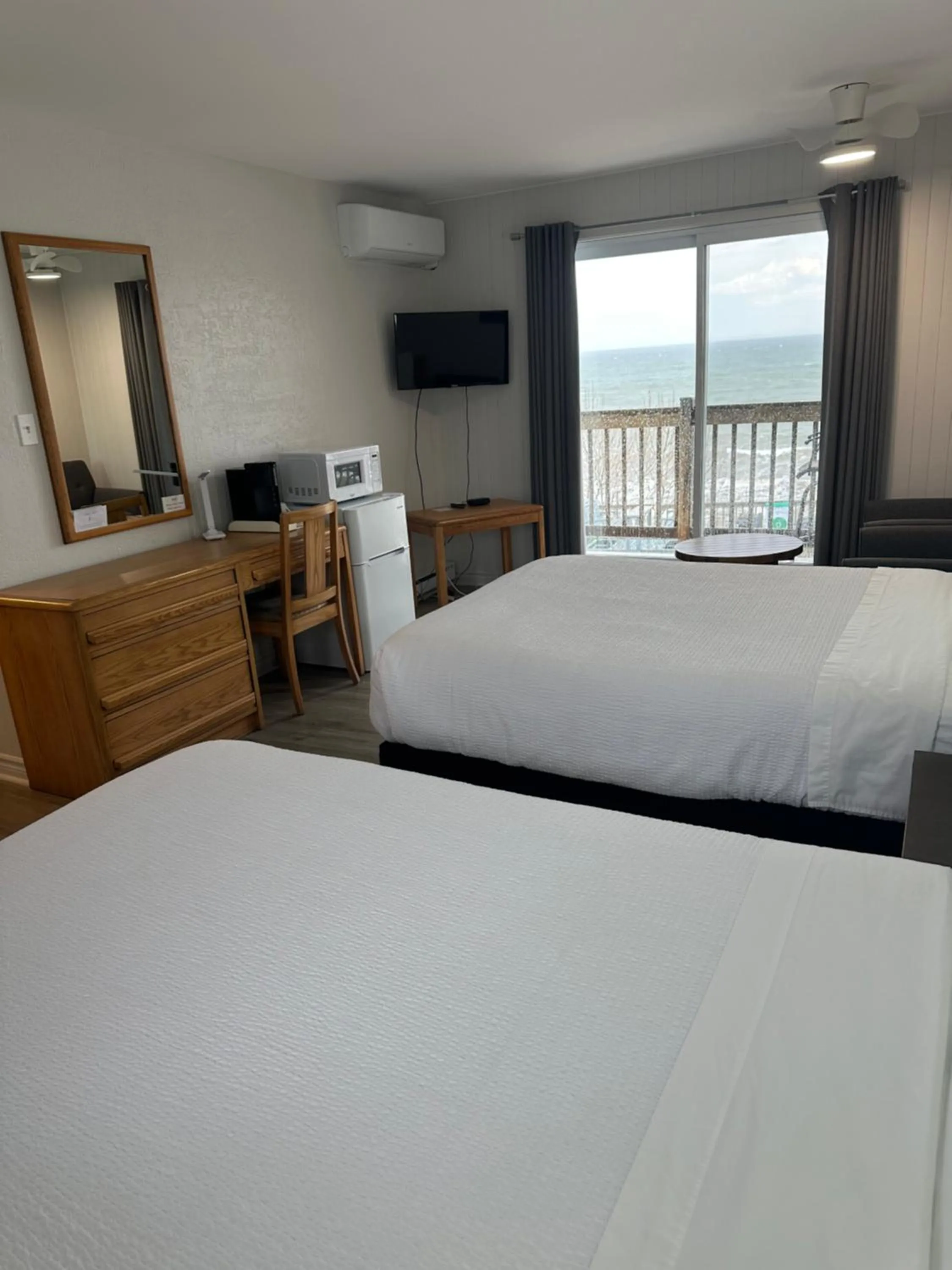 Bed in Motel Carleton Sur Mer