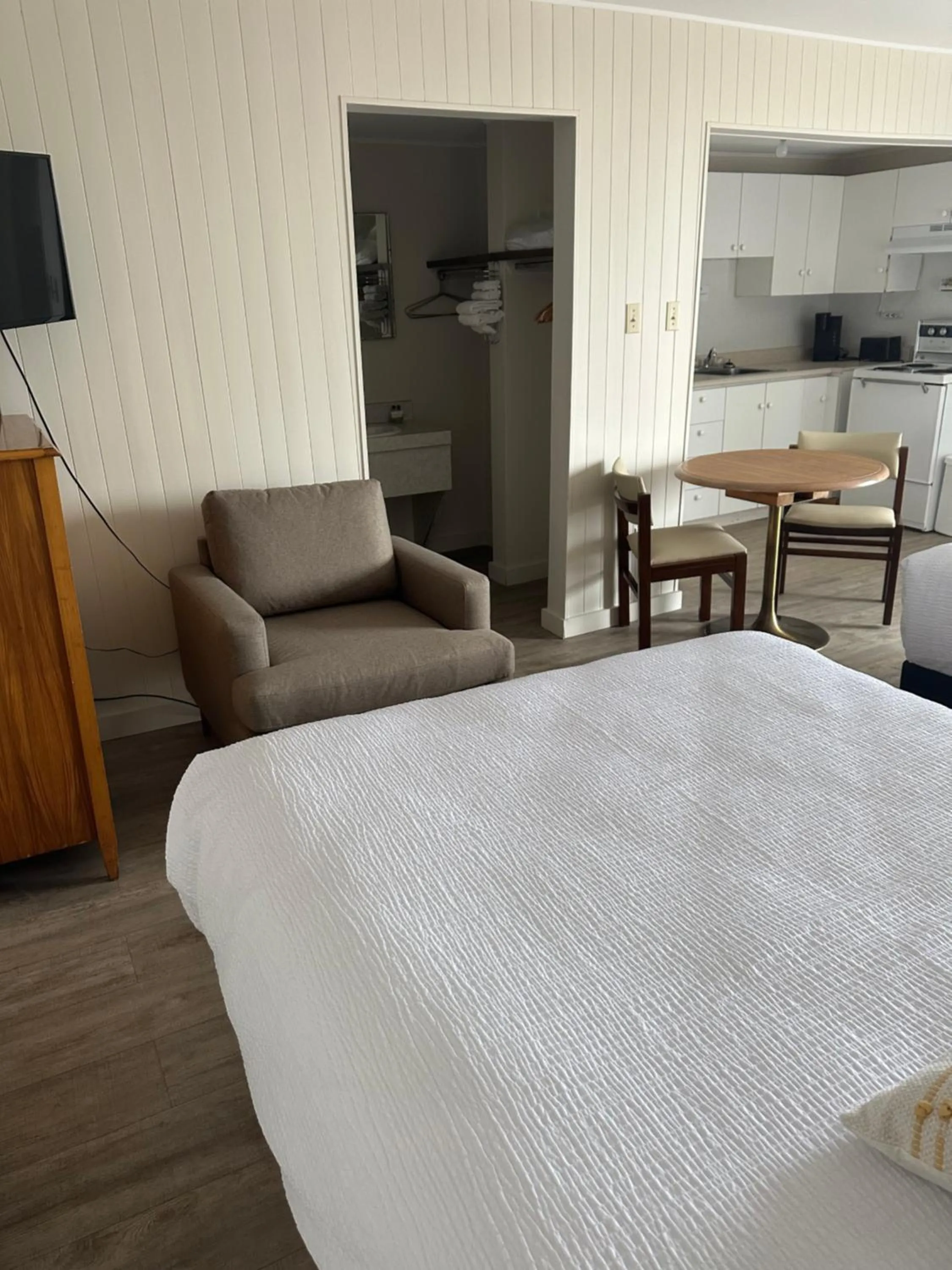 Bed in Motel Carleton Sur Mer