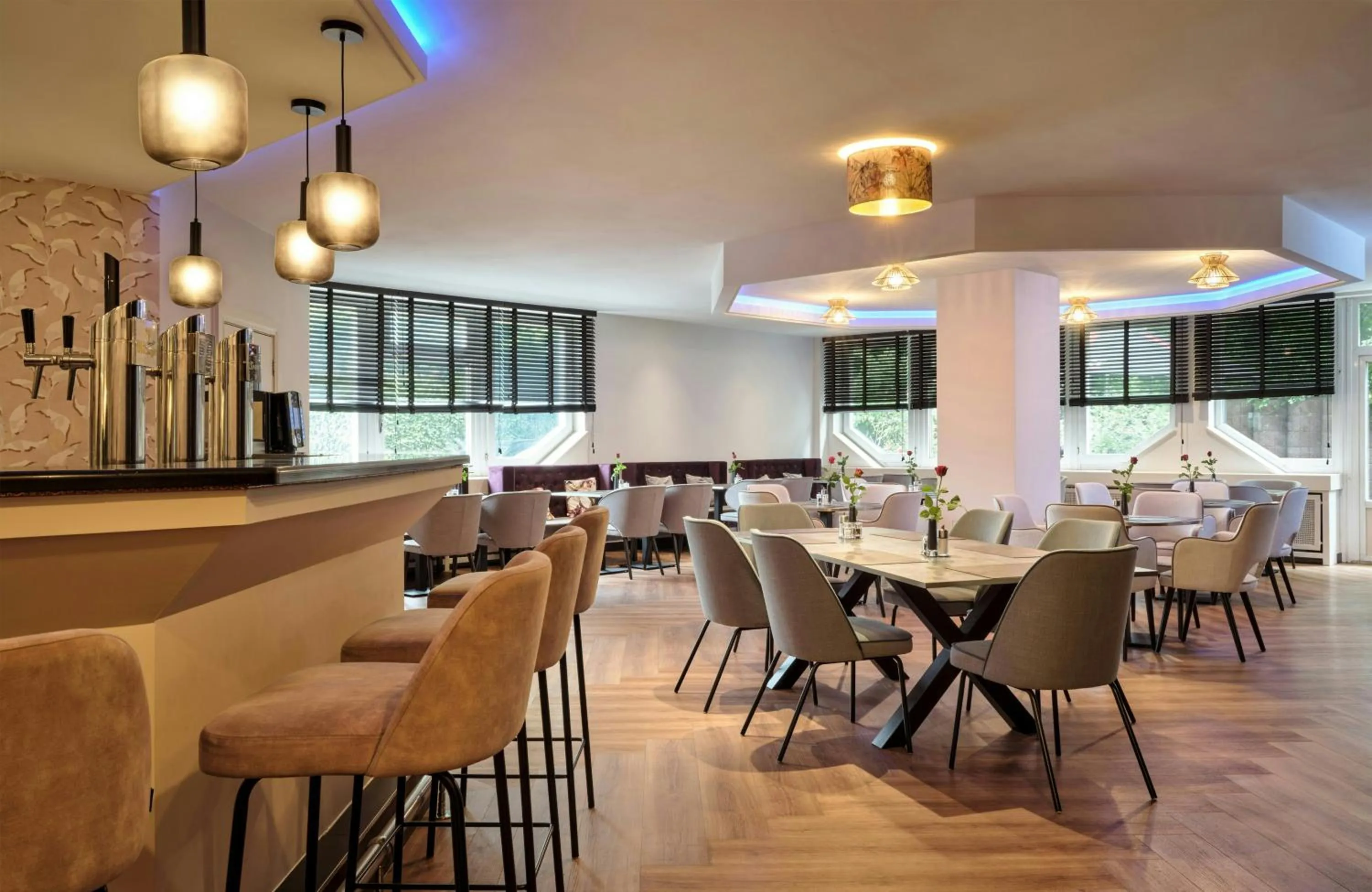 Restaurant/places to eat in Leonardo Hotel Hamburg Elbbrücken