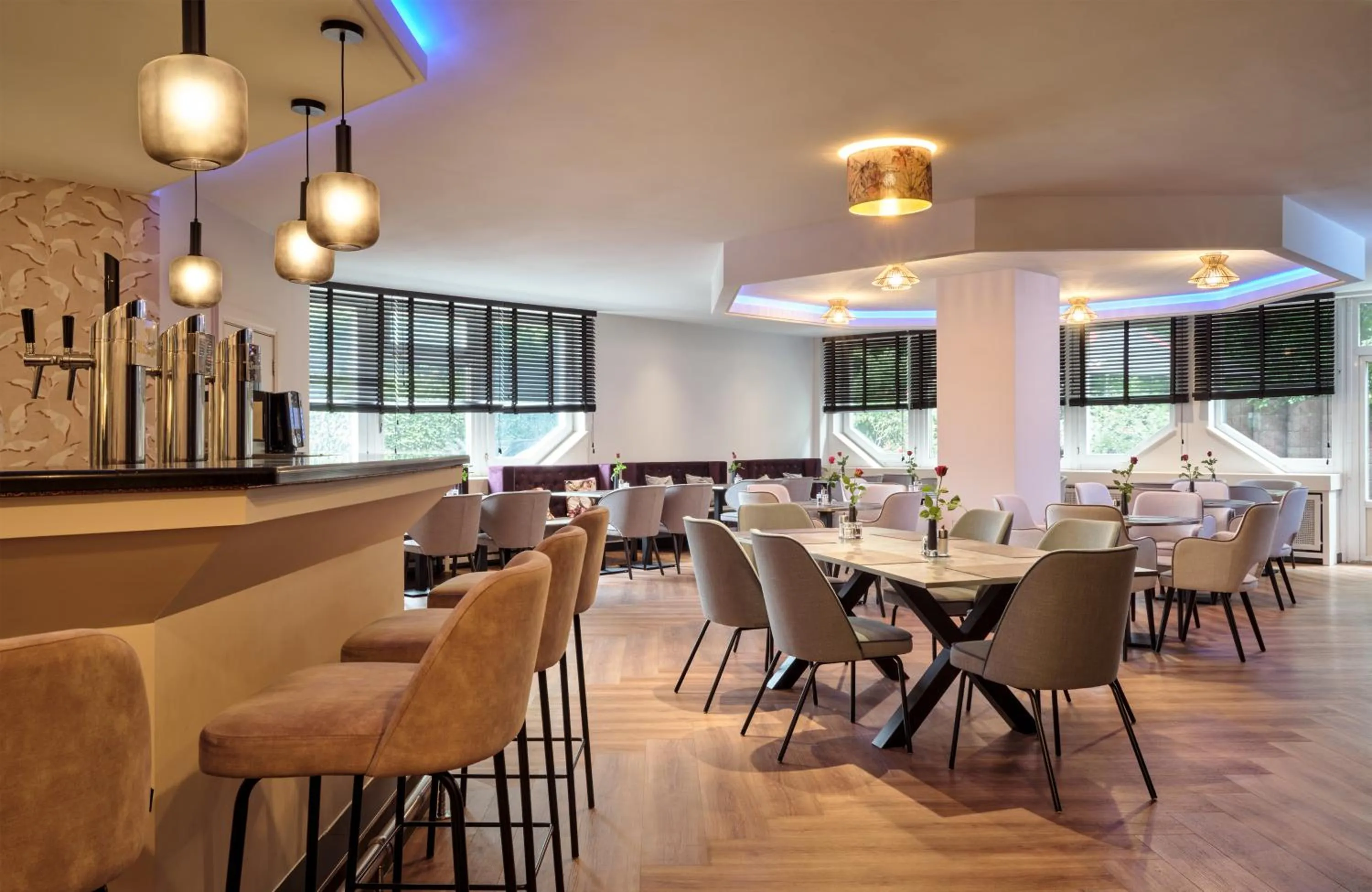 Restaurant/places to eat in Leonardo Hotel Hamburg Elbbrücken