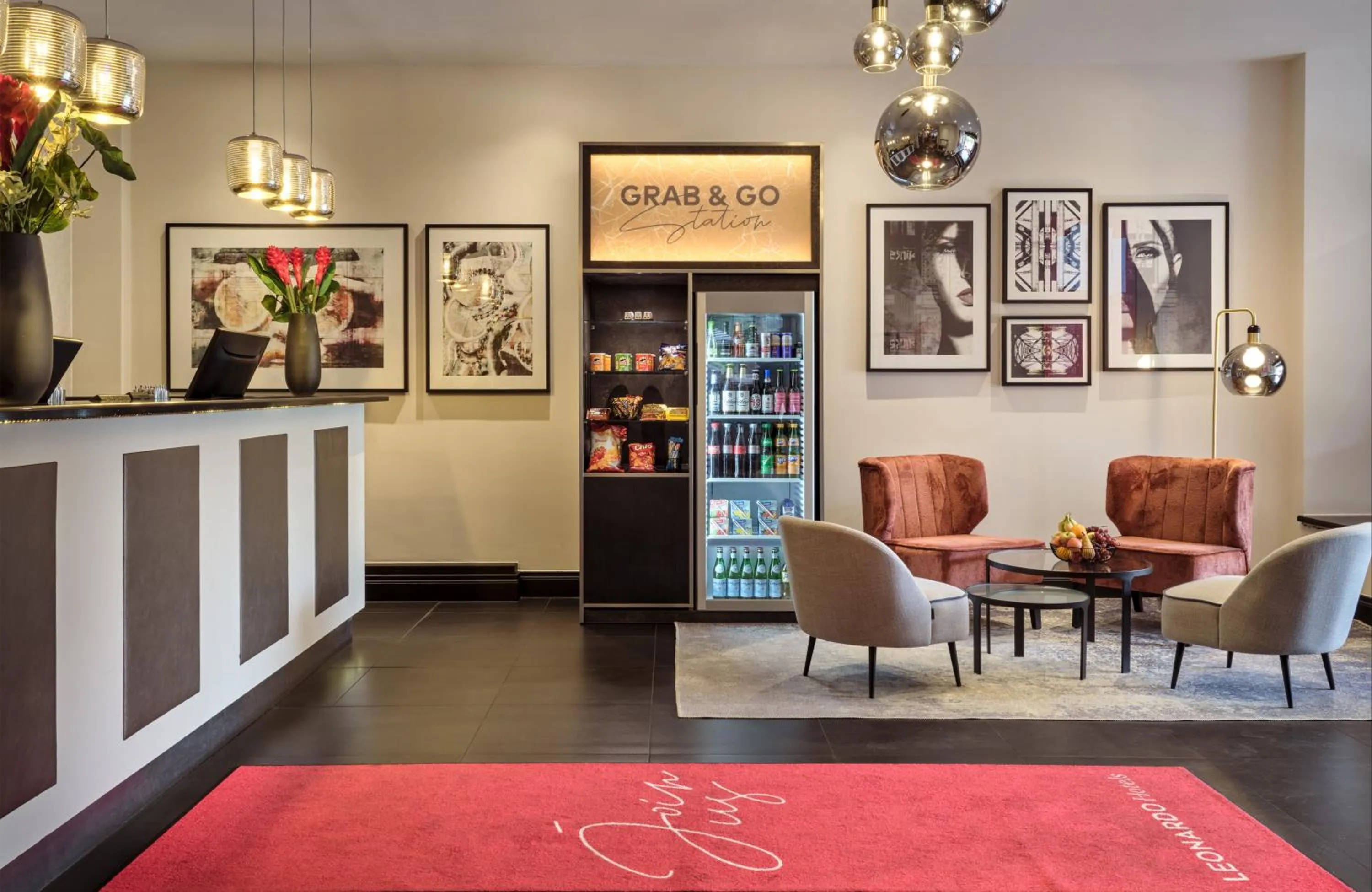 Lobby or reception in Leonardo Hotel Hamburg Elbbrücken