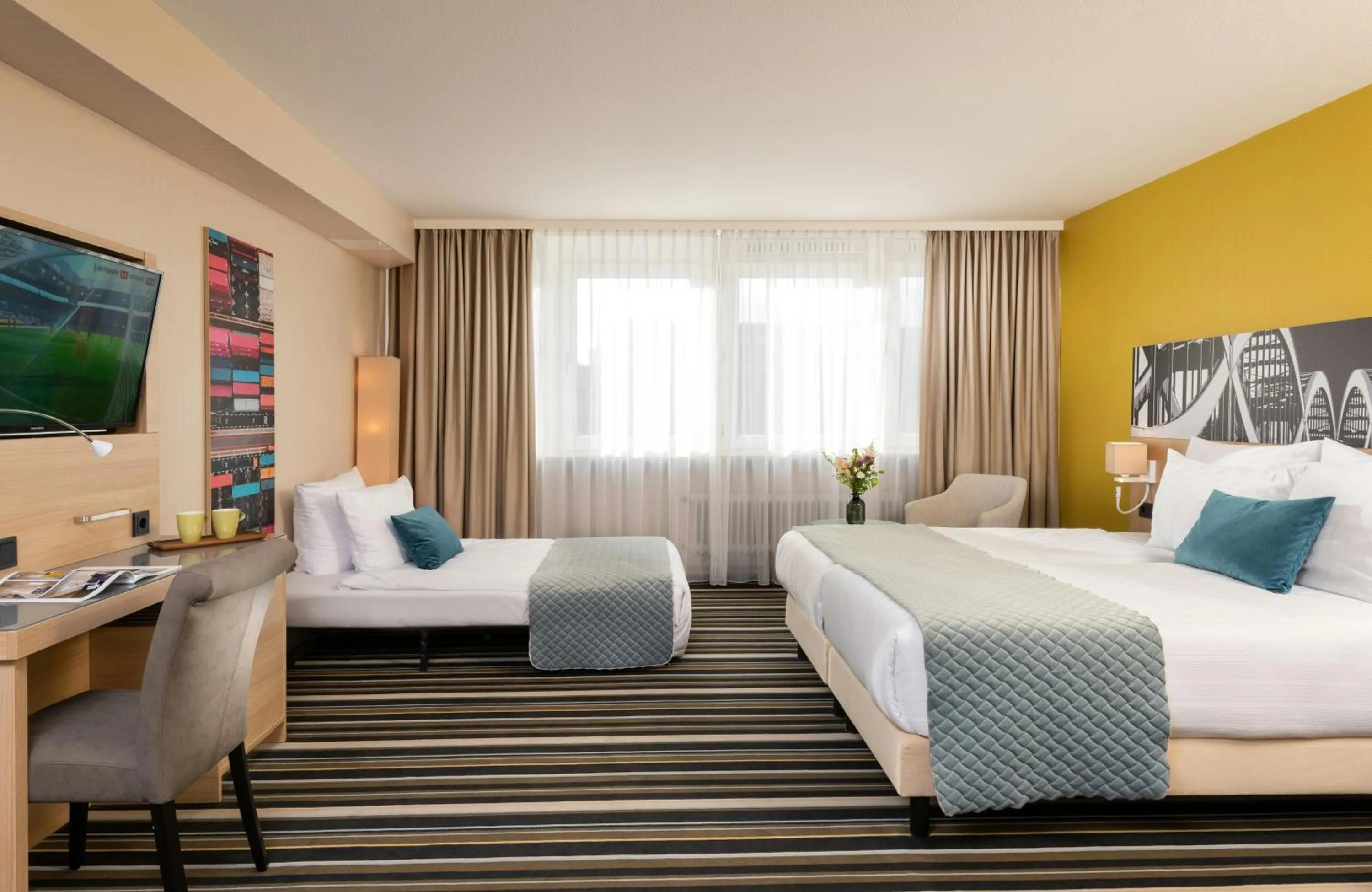 Photo of the whole room, Bed in Leonardo Hotel Hamburg Elbbrücken