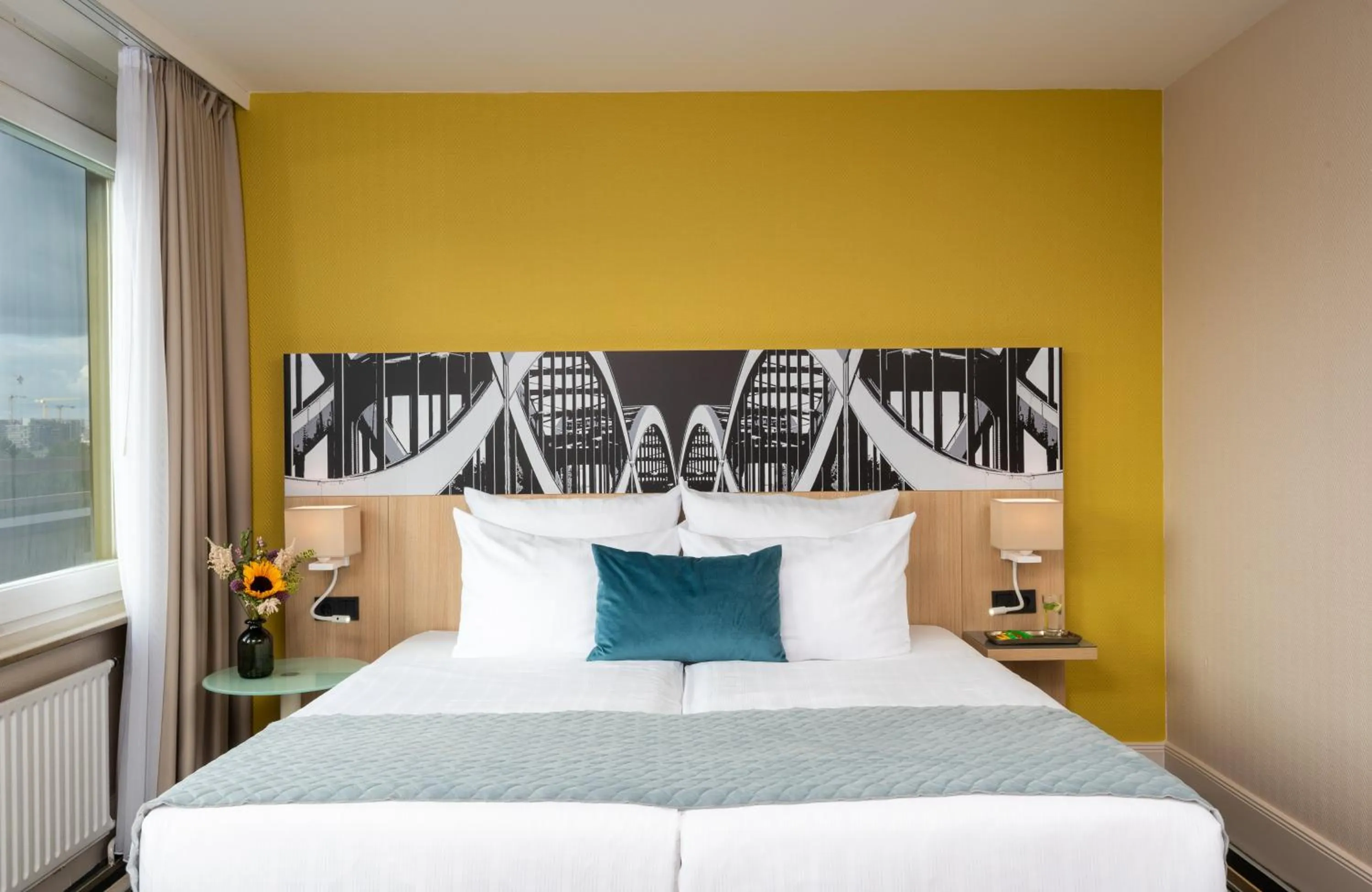 Bedroom, Bed in Leonardo Hotel Hamburg Elbbrücken