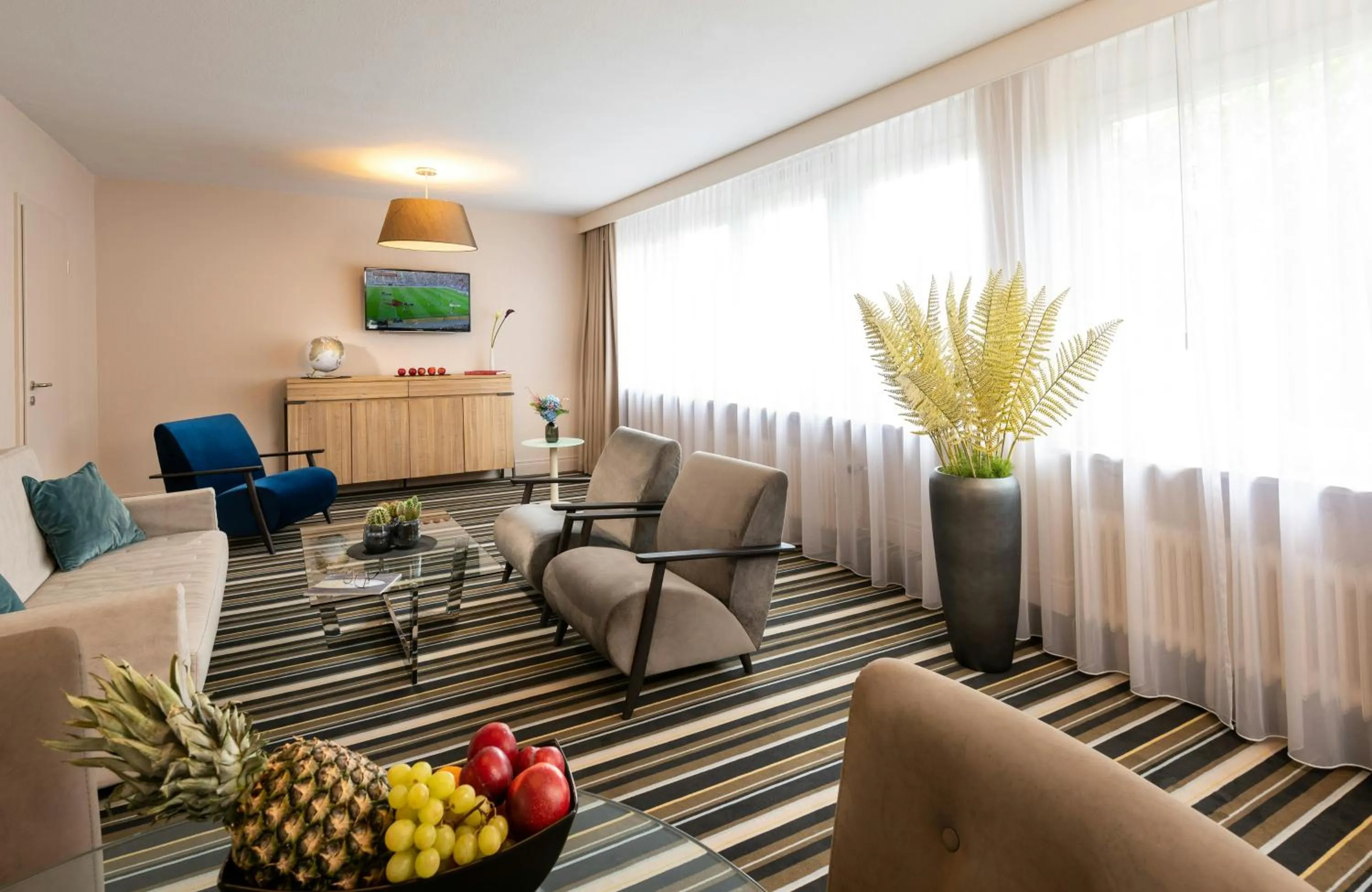 Photo of the whole room in Leonardo Hotel Hamburg Elbbrücken