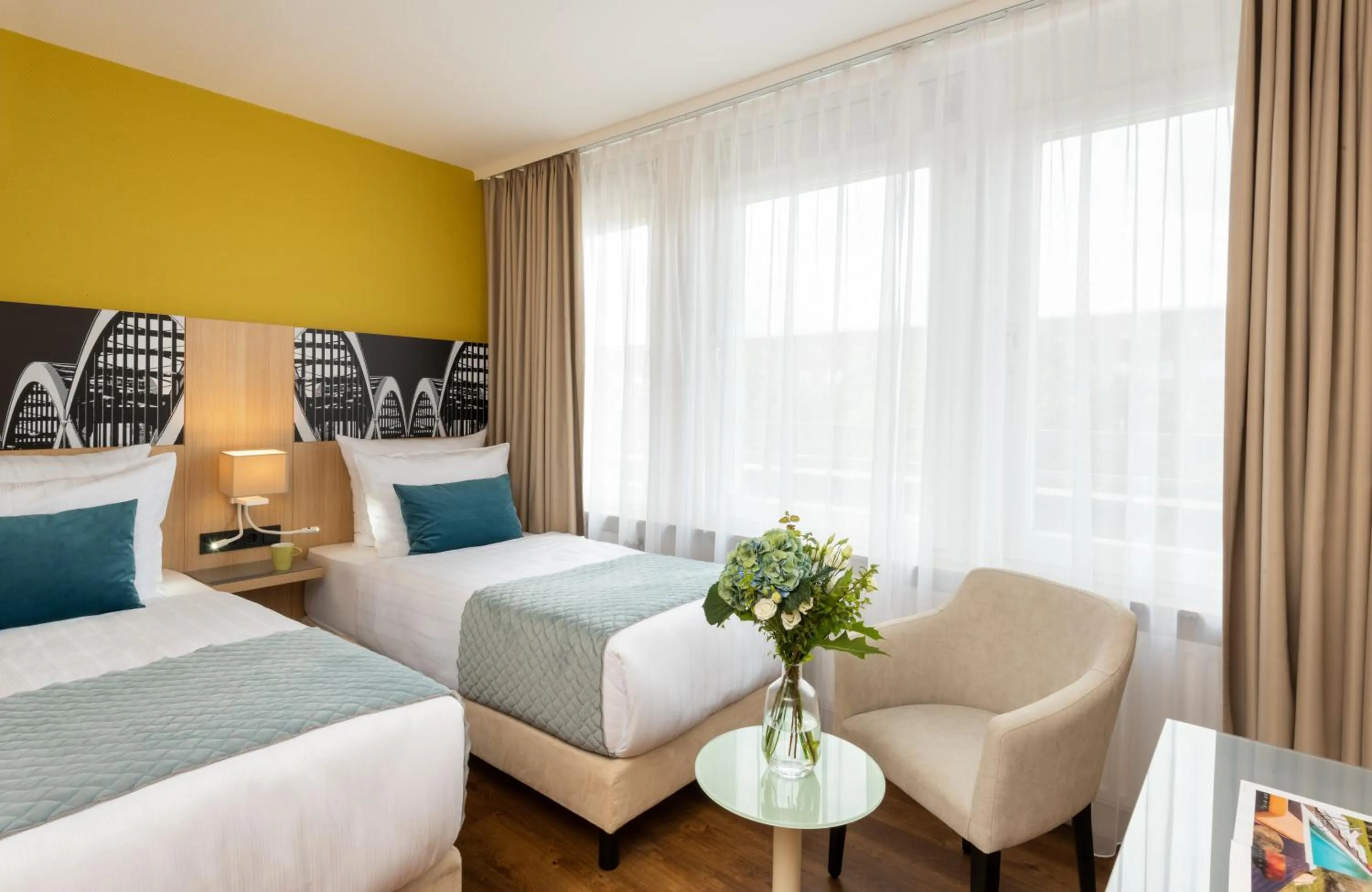 Photo of the whole room, Bed in Leonardo Hotel Hamburg Elbbrücken