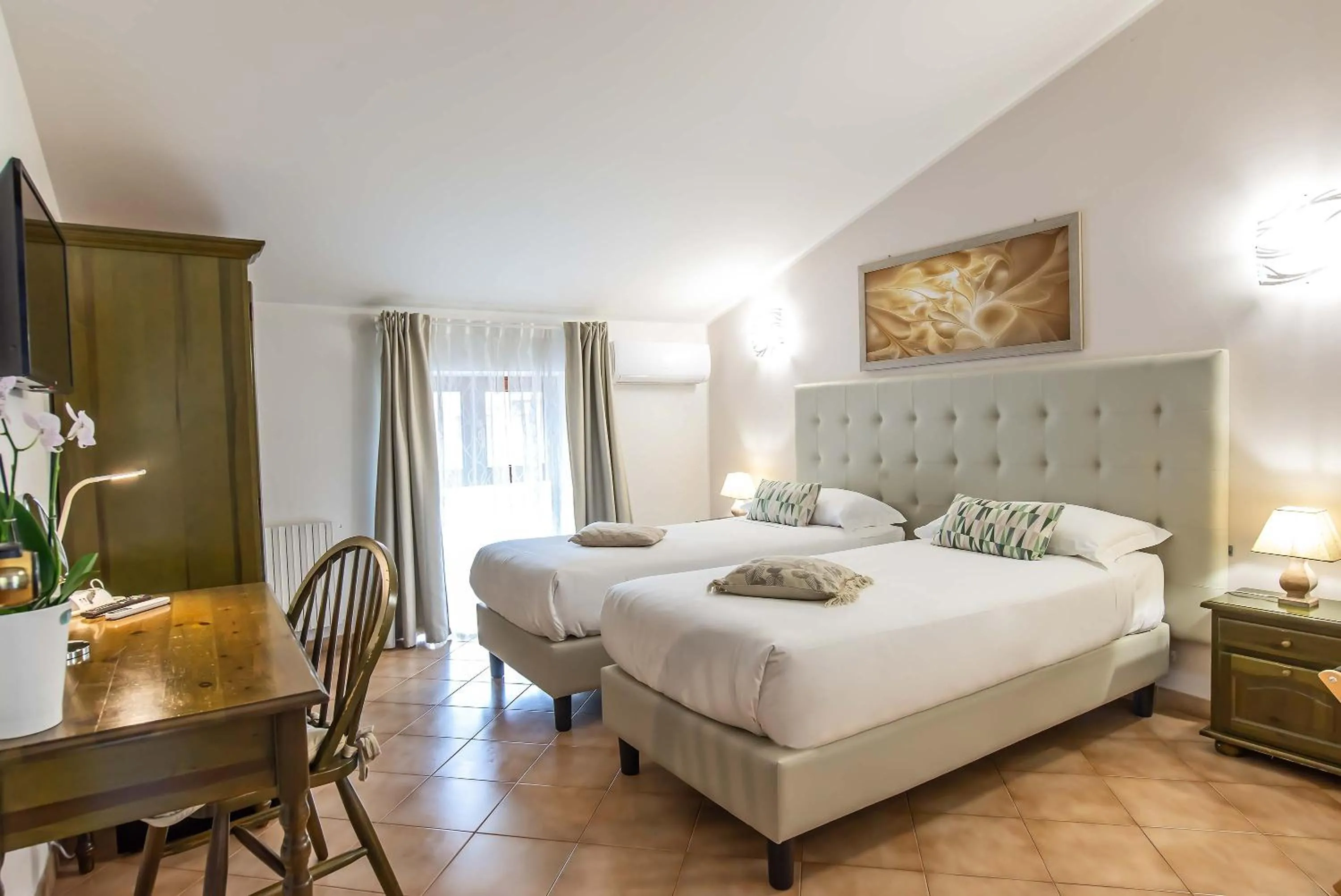 Photo of the whole room, Bed in Plaza Rooms Ciampino