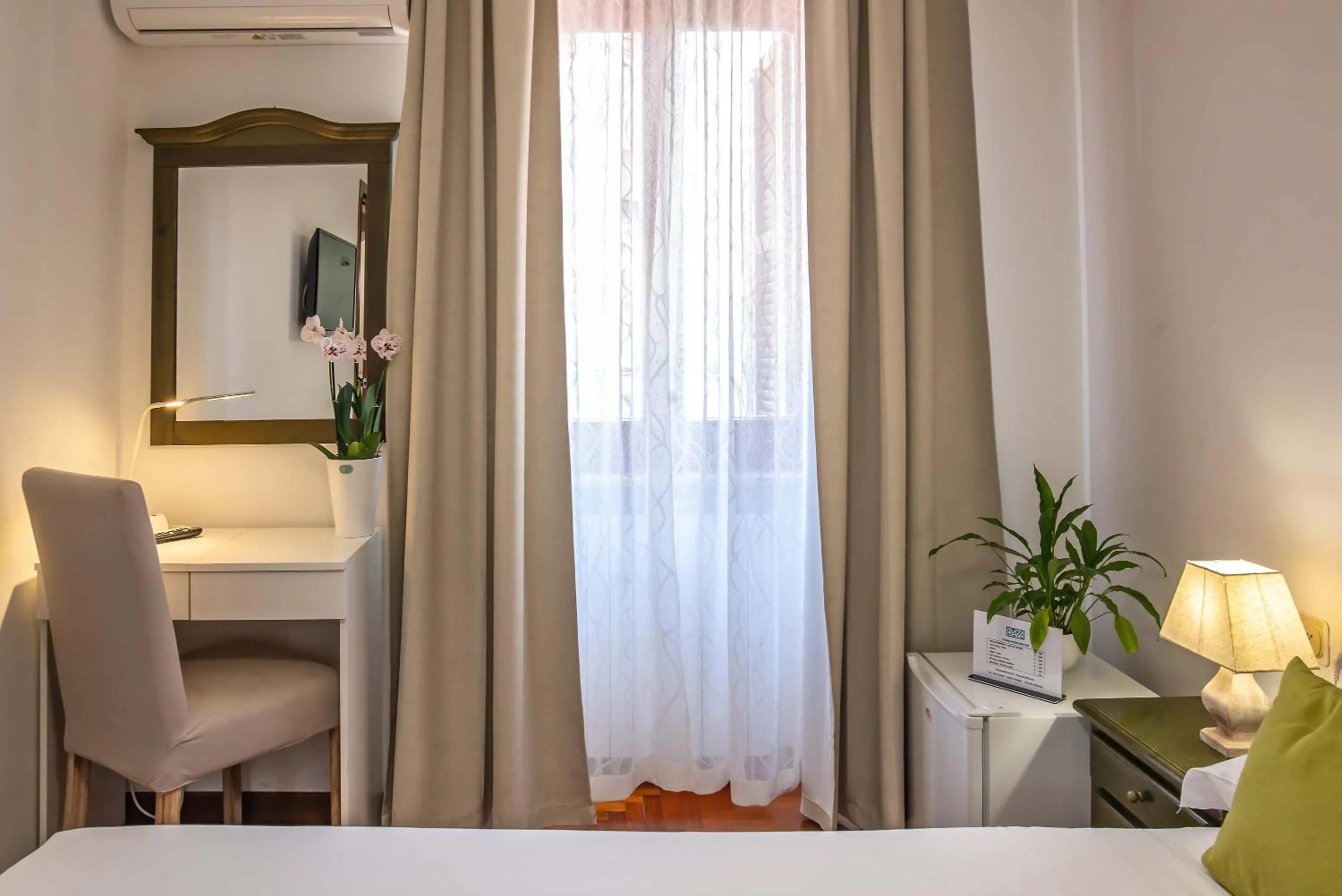 Photo of the whole room, Bed in Plaza Rooms Ciampino