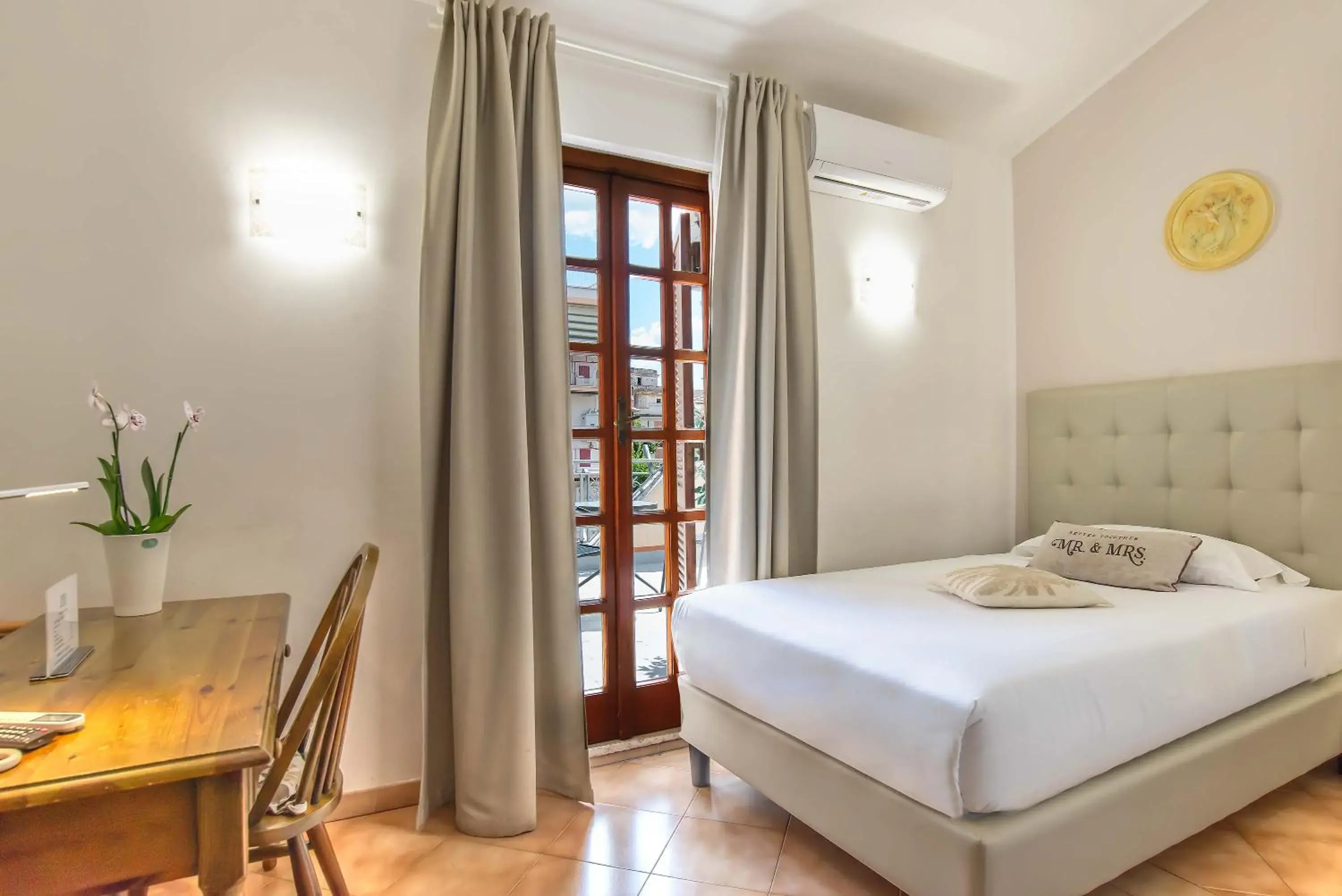 Single Room with Terrace in Plaza Rooms Ciampino Single Room with Terrace in Plaza Rooms Ciampino