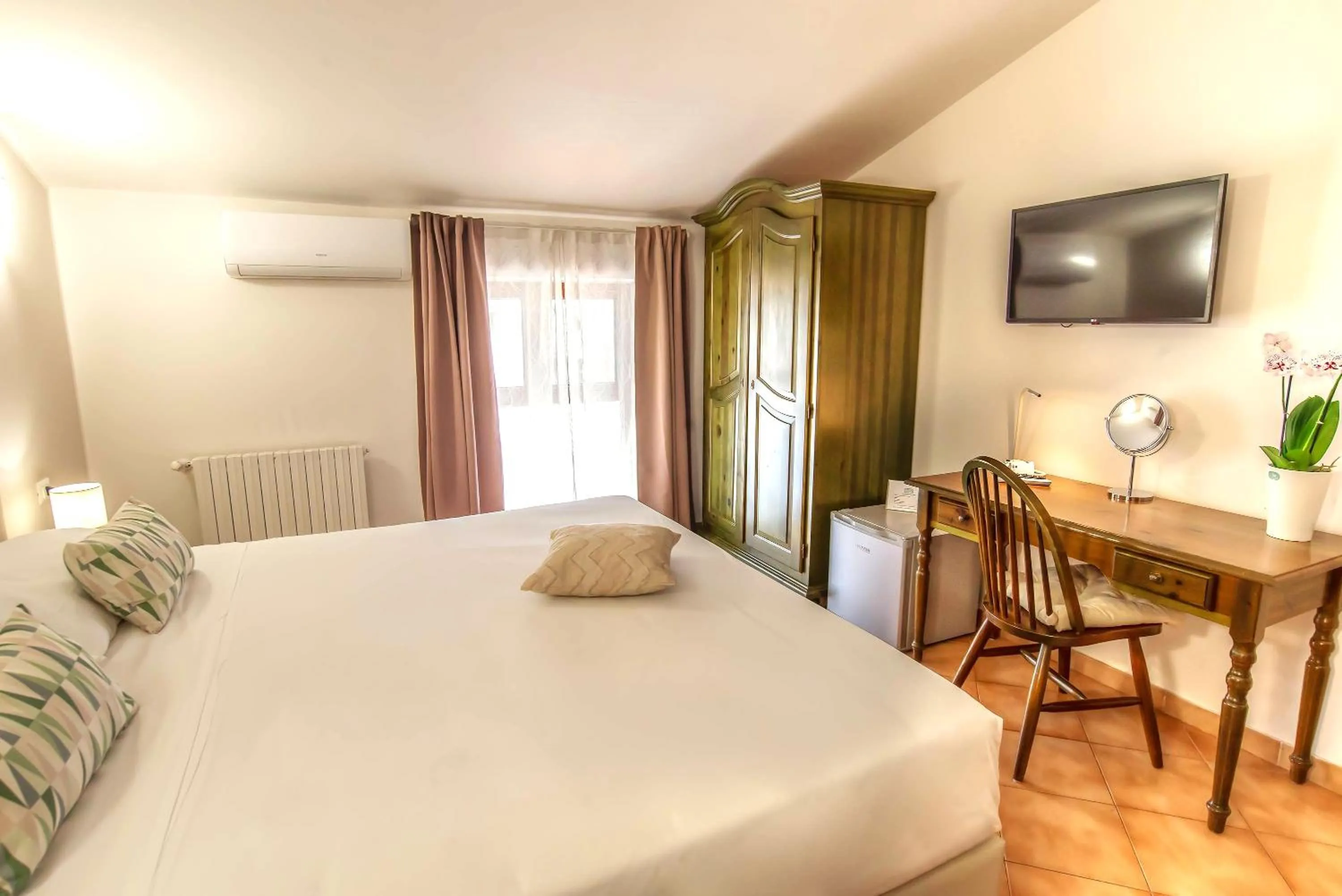 Photo of the whole room, Bed in Plaza Rooms Ciampino