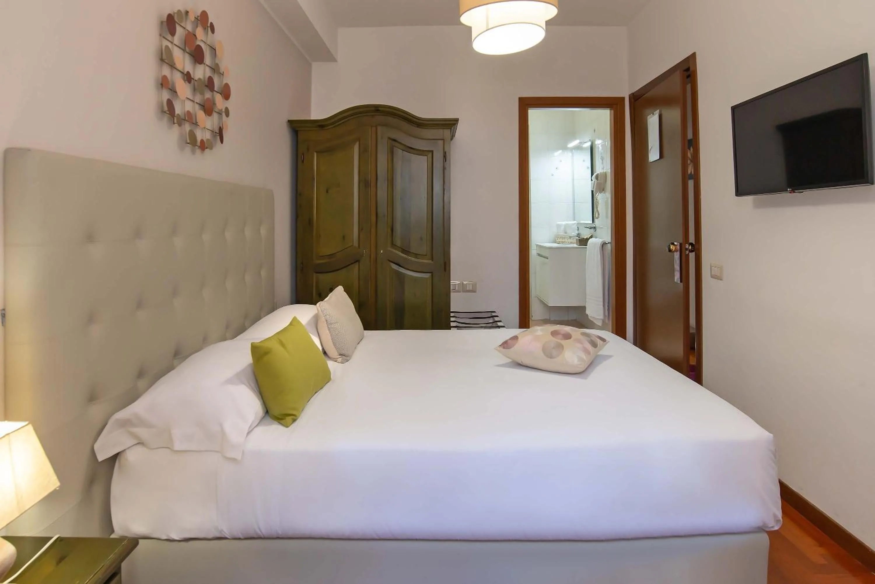 Photo of the whole room, Bed in Plaza Rooms Ciampino