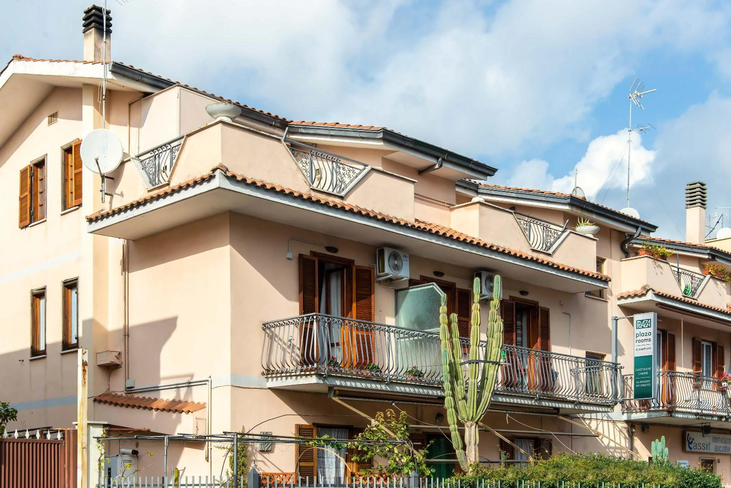 Property building in Plaza Rooms Ciampino