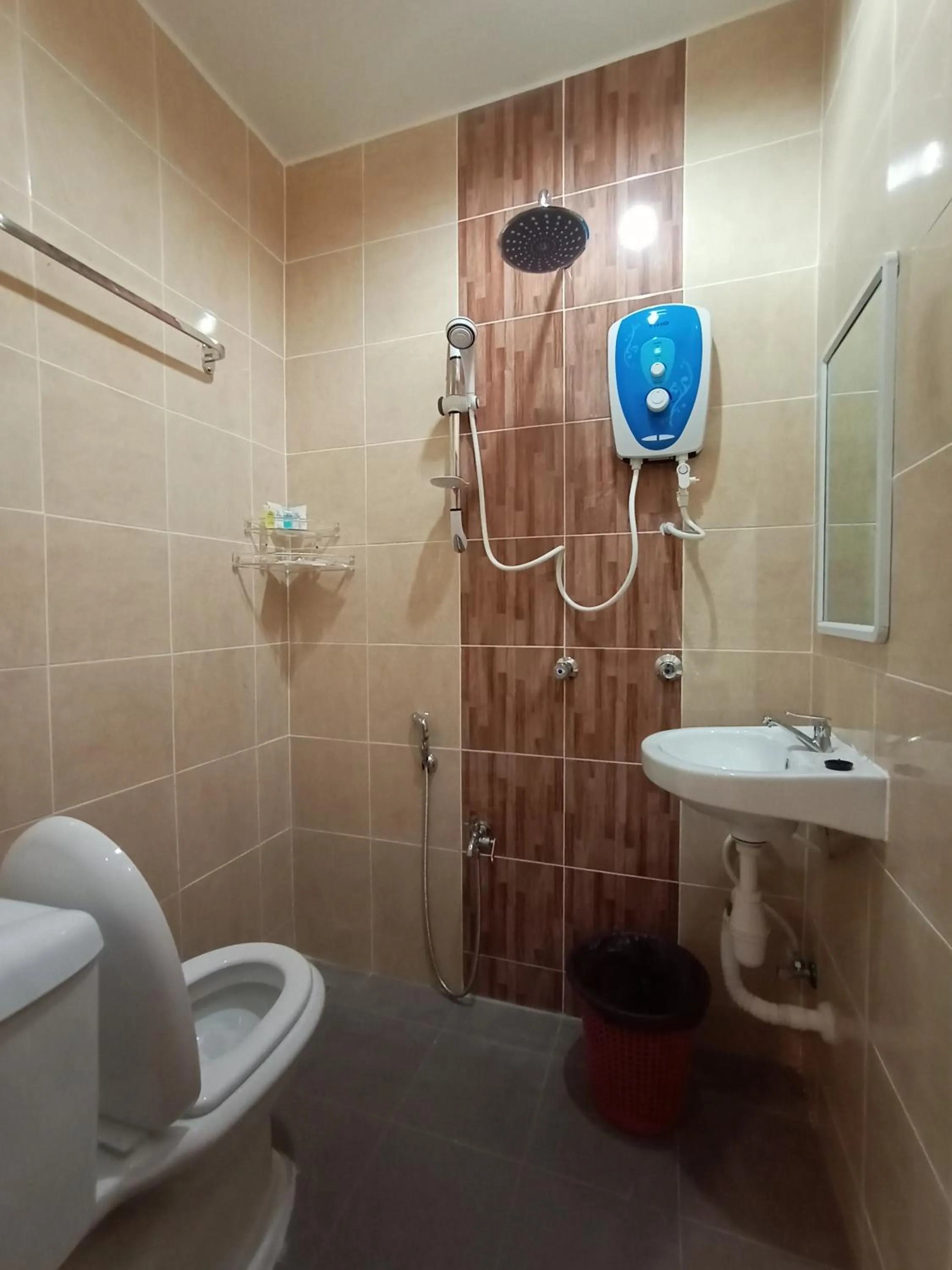 Toilet in Dane & Shue Hotel Kok Lanas