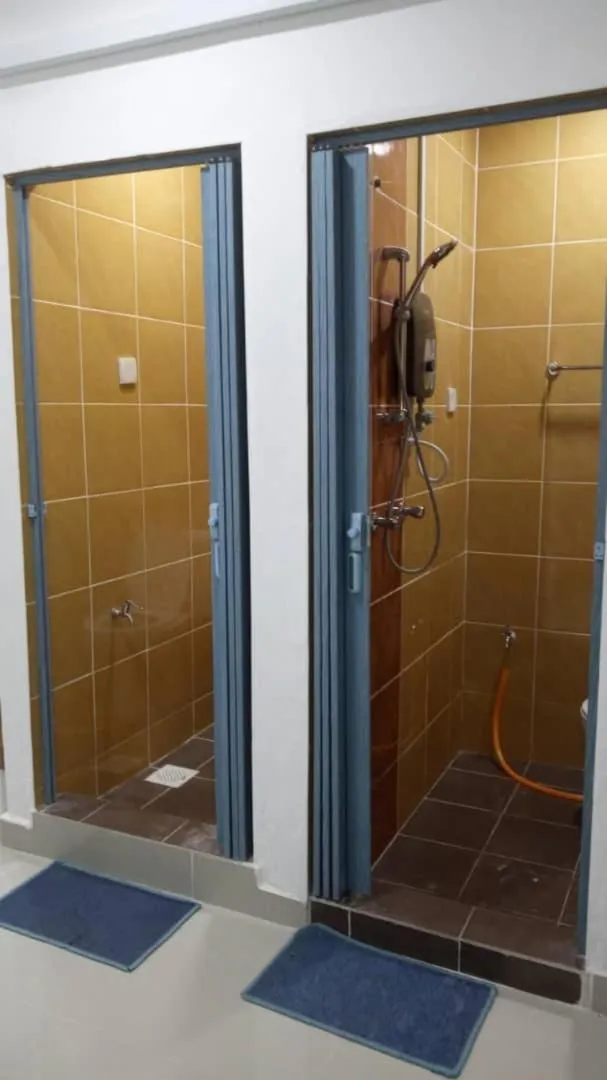 Shower in Dane & Shue Hotel Kok Lanas